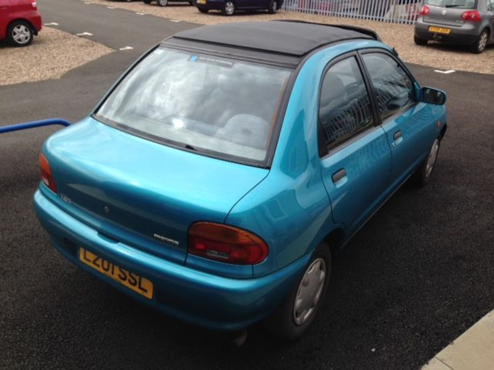 MAZDA 121 GLX - 1324cc - Image 4 of 14