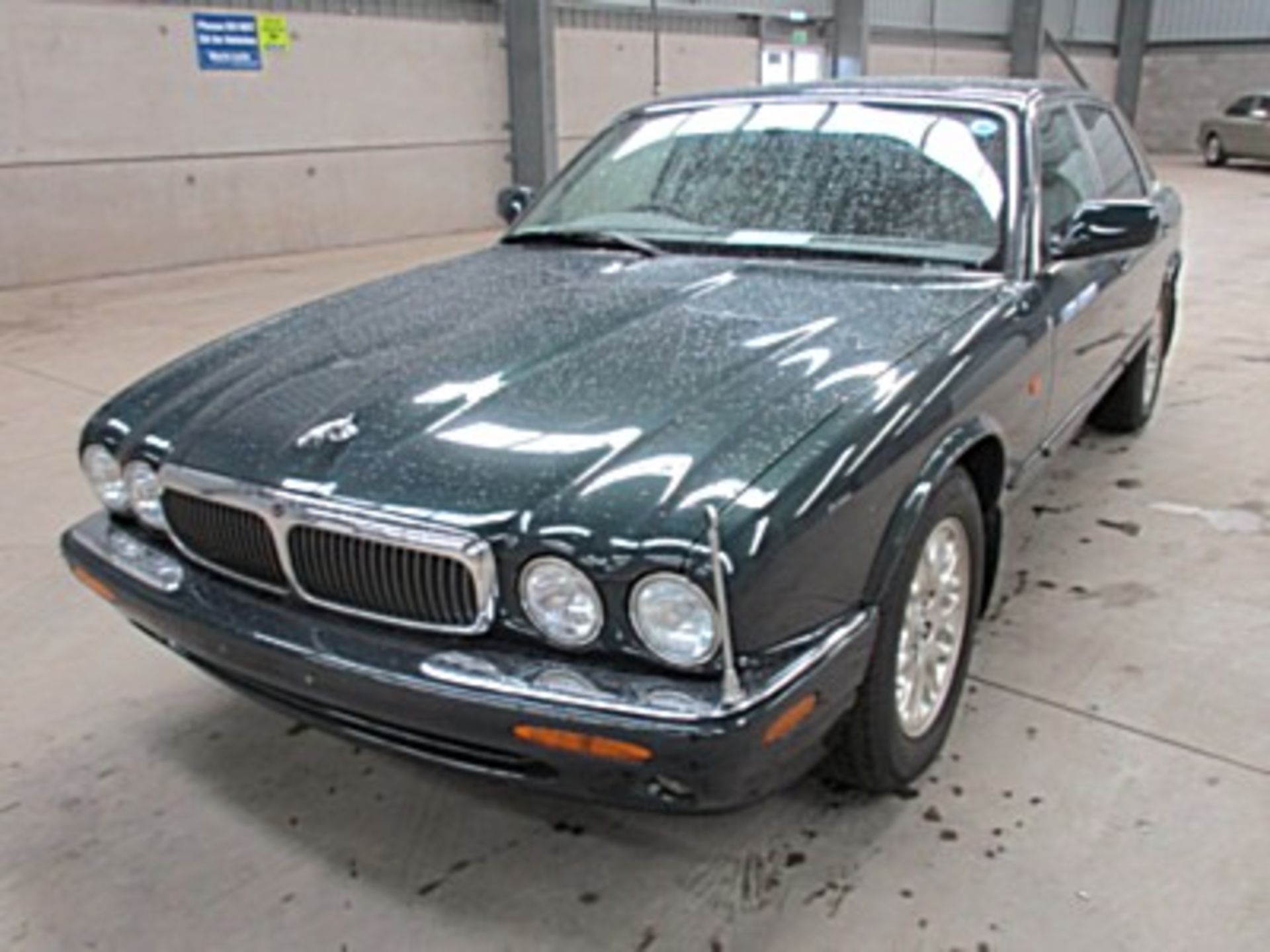 JAGUAR XJ 3.2 EXECUTIVE AUTO - 3200cc - Image 3 of 8