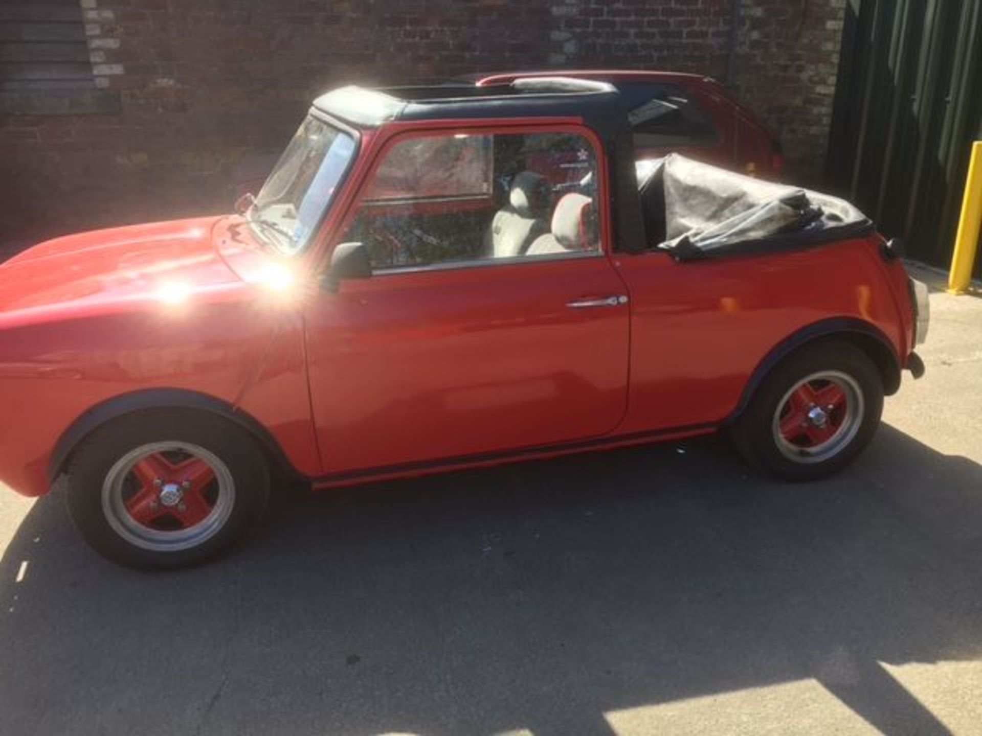 AUSTIN MORRIS MINI CLUBMAN - 1098cc - Image 2 of 15