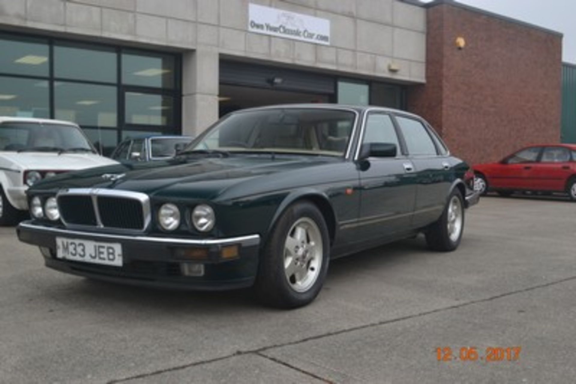 JAGUAR XJ6 3.2 S AUTO - 3239cc - Bild 4 aus 11