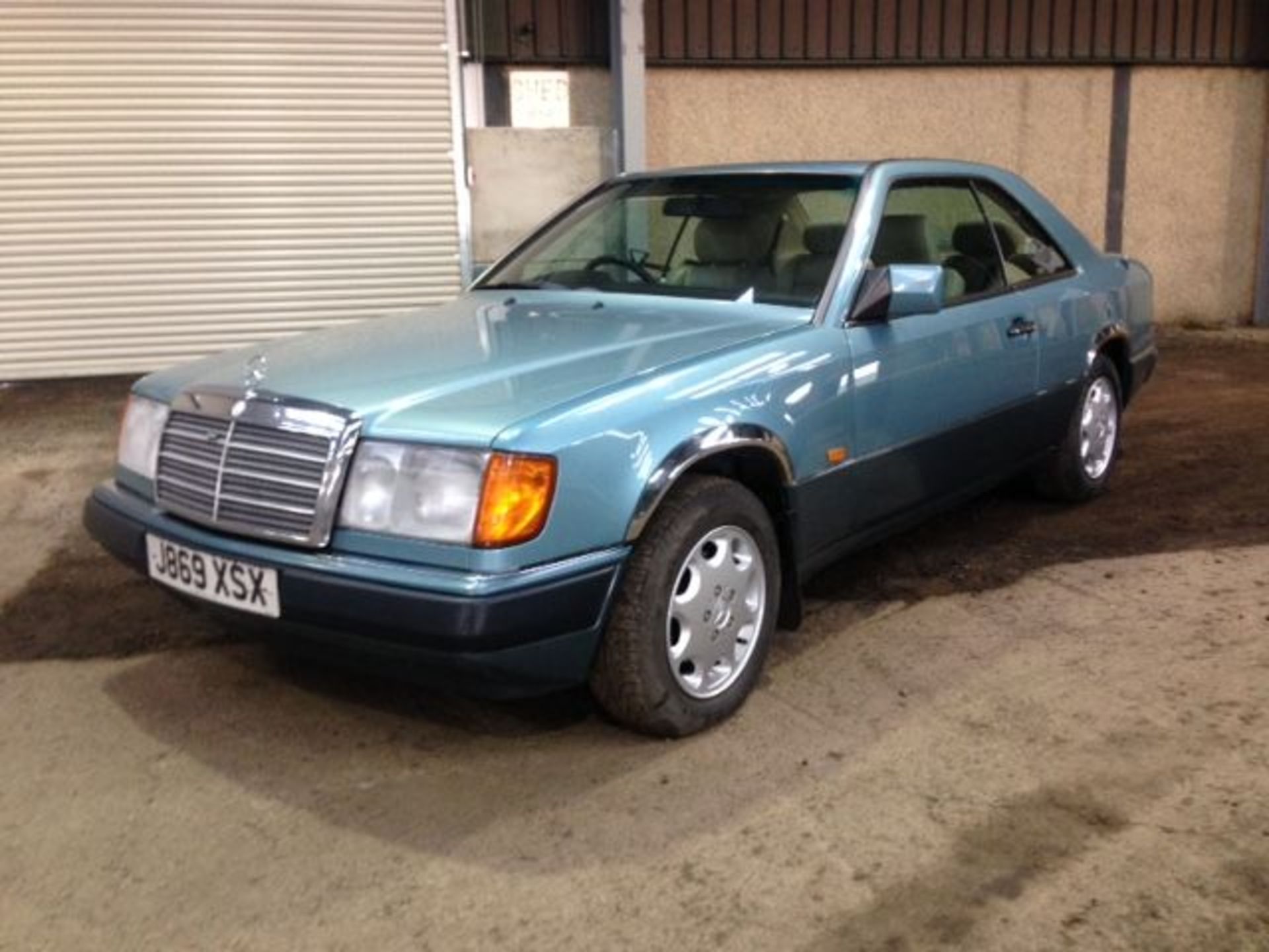 MERCEDES 230CE AUTO - 2299cc