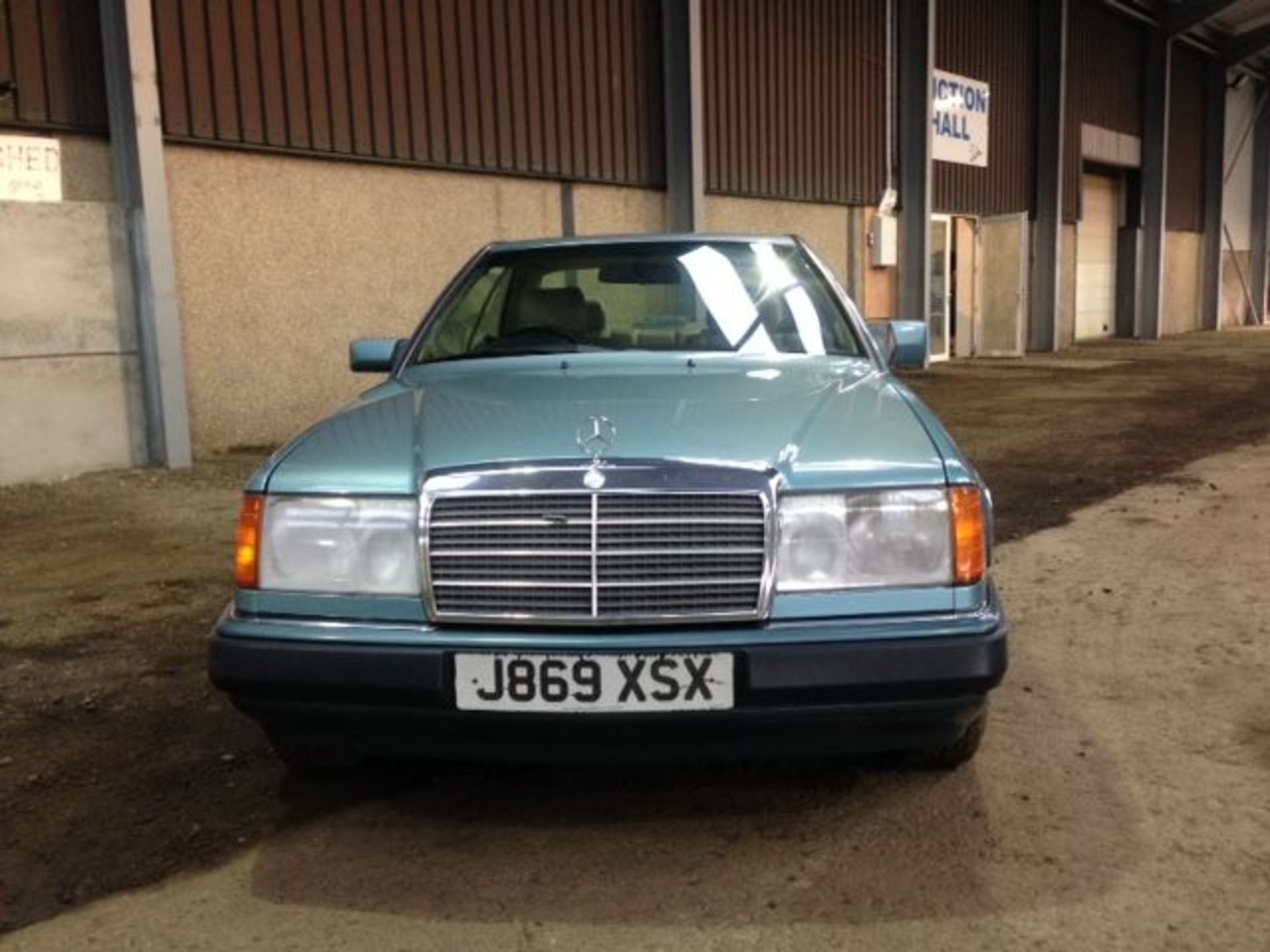 MERCEDES 230CE AUTO - 2299cc - Image 3 of 7