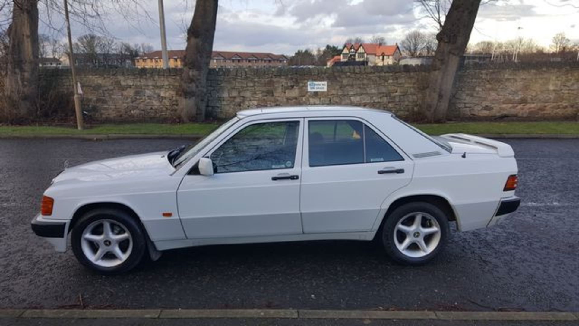 MERCEDES 190E AUTO - 1997cc - Image 4 of 14