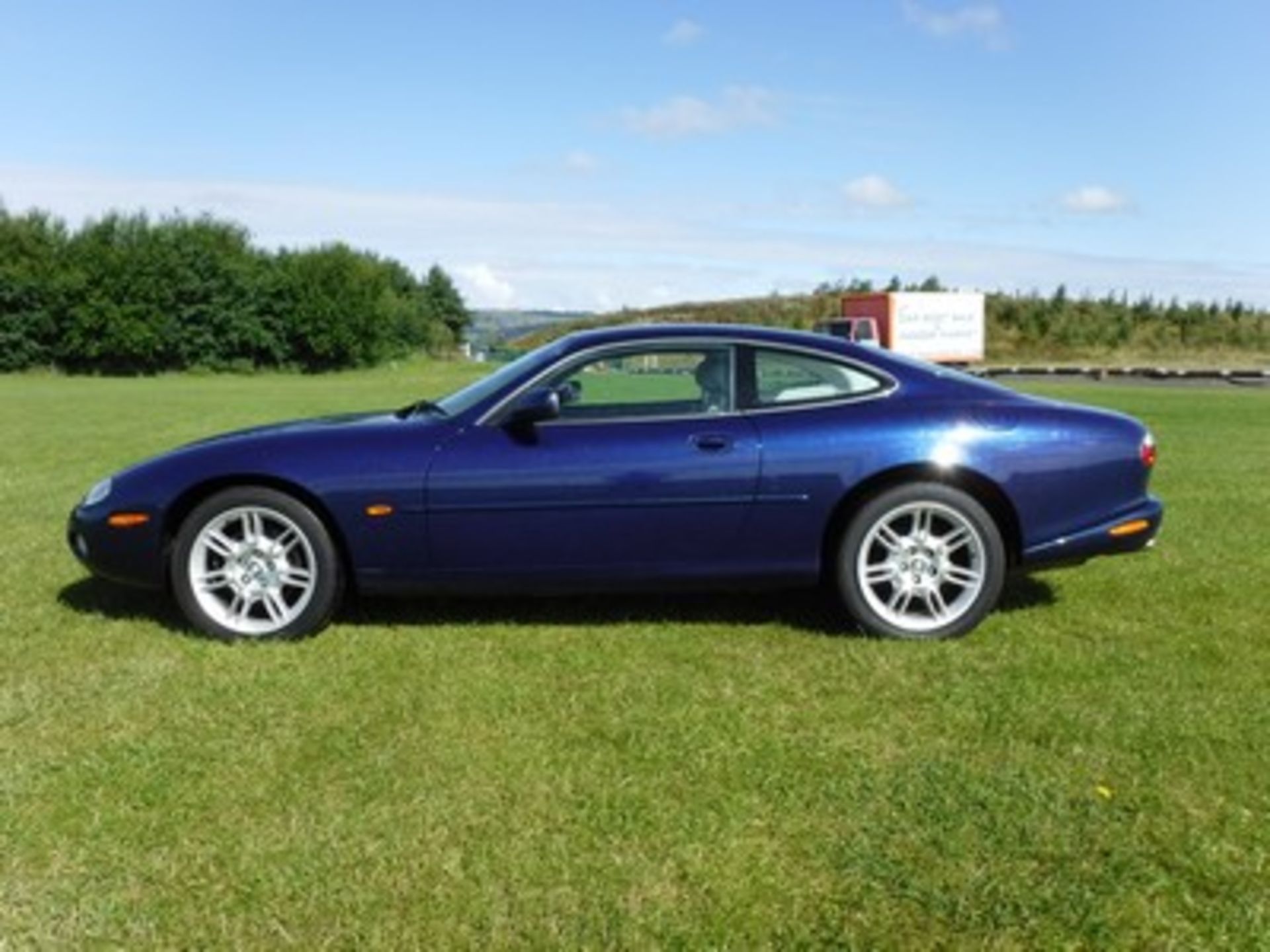 JAGUAR XK8 COUPE AUTO - 3996cc - Image 7 of 13