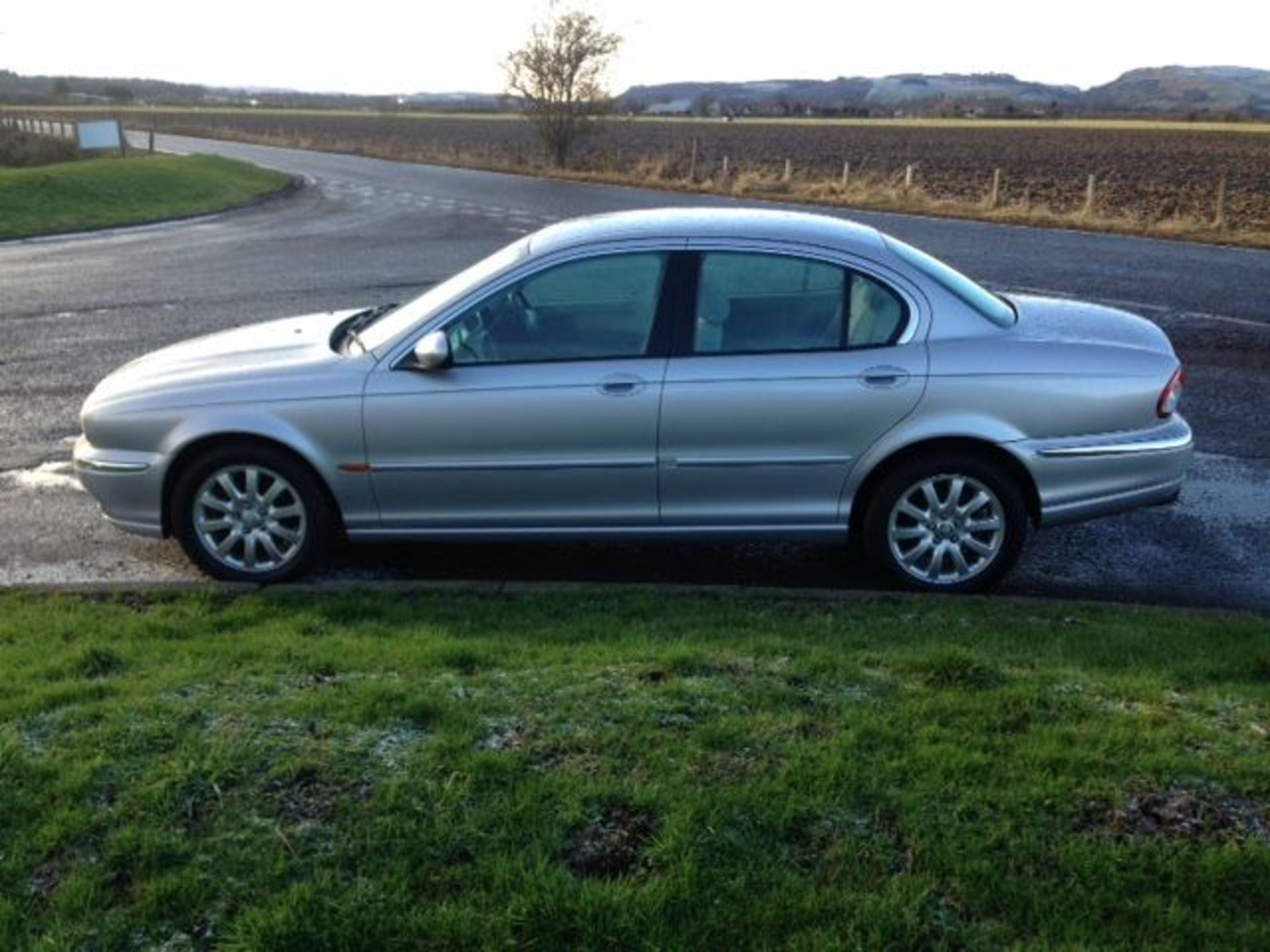 JAGUAR X-TYPE V6 AUTO - 2496cc - Image 5 of 8