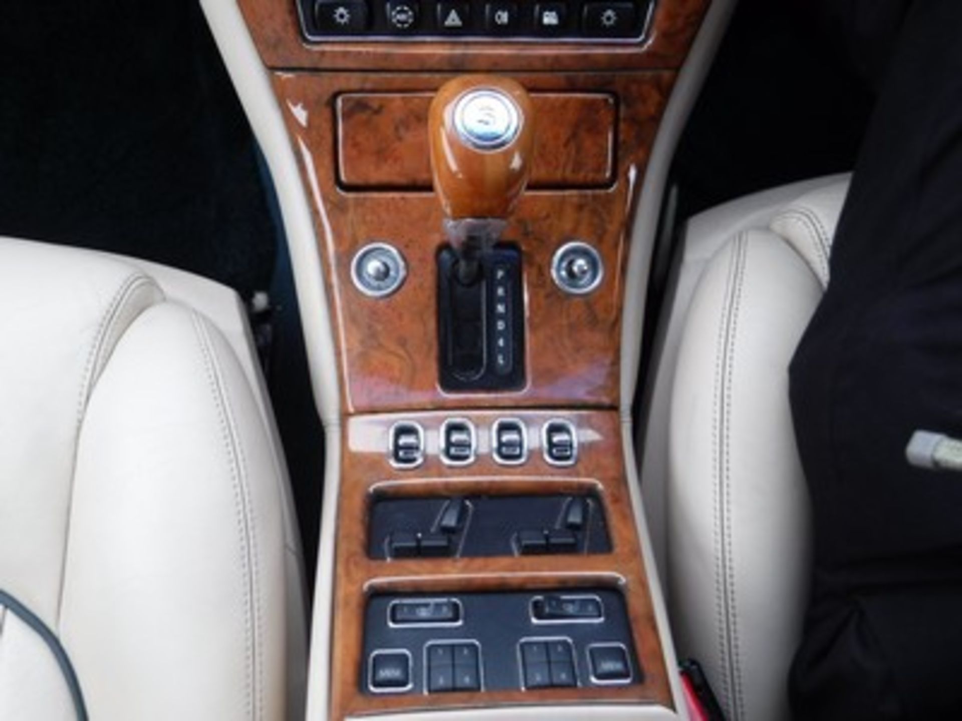 BENTLEY ARNAGE AUTO - 4398cc - Image 2 of 20