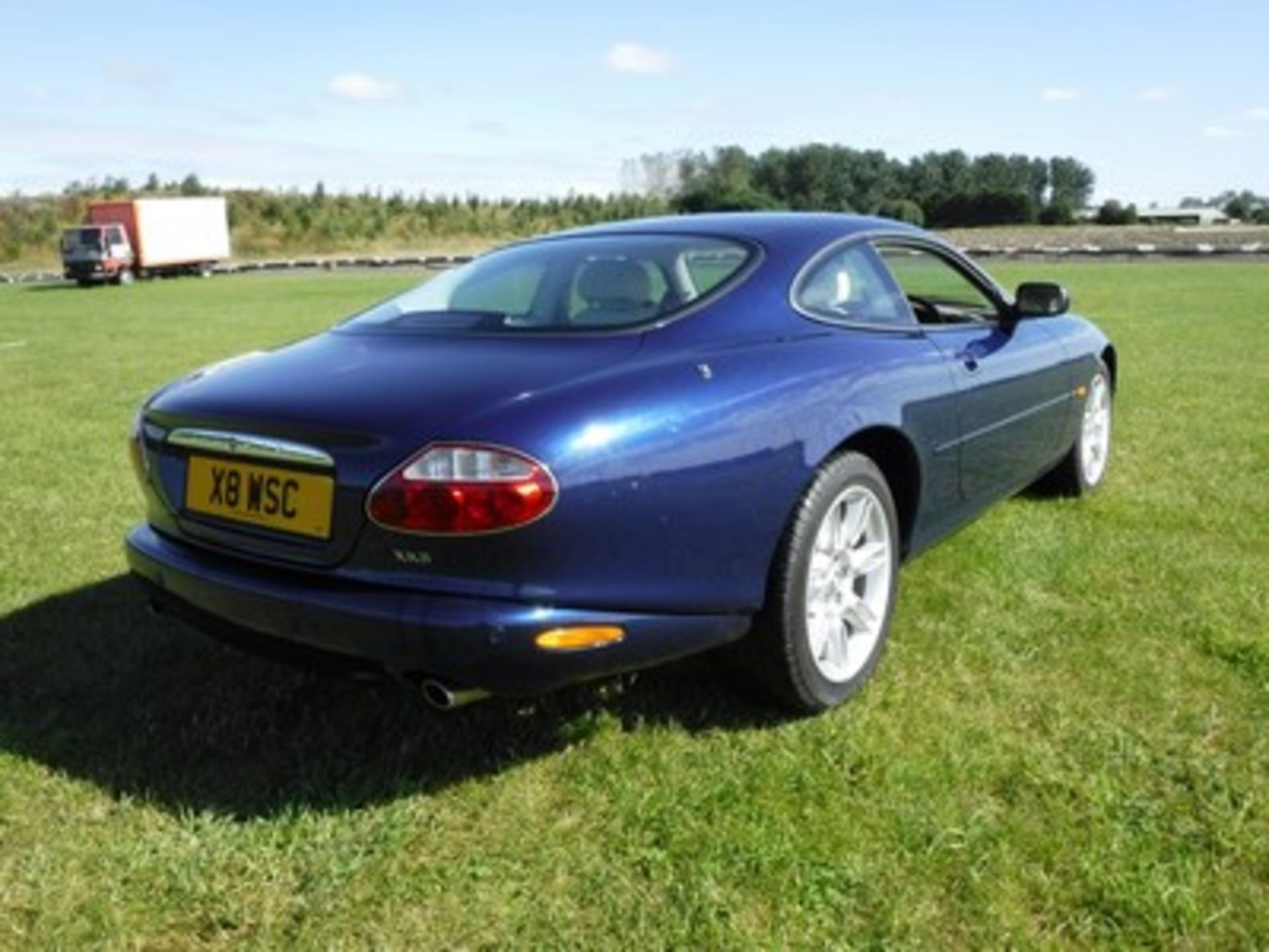 JAGUAR XK8 COUPE AUTO - 3996cc - Image 6 of 13