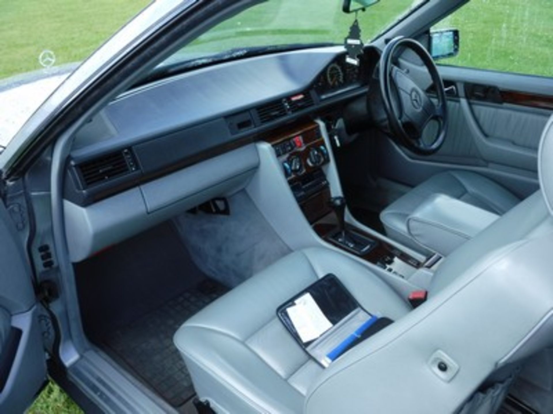 MERCEDES 320 CE AUTO - 3199cc - Image 11 of 12