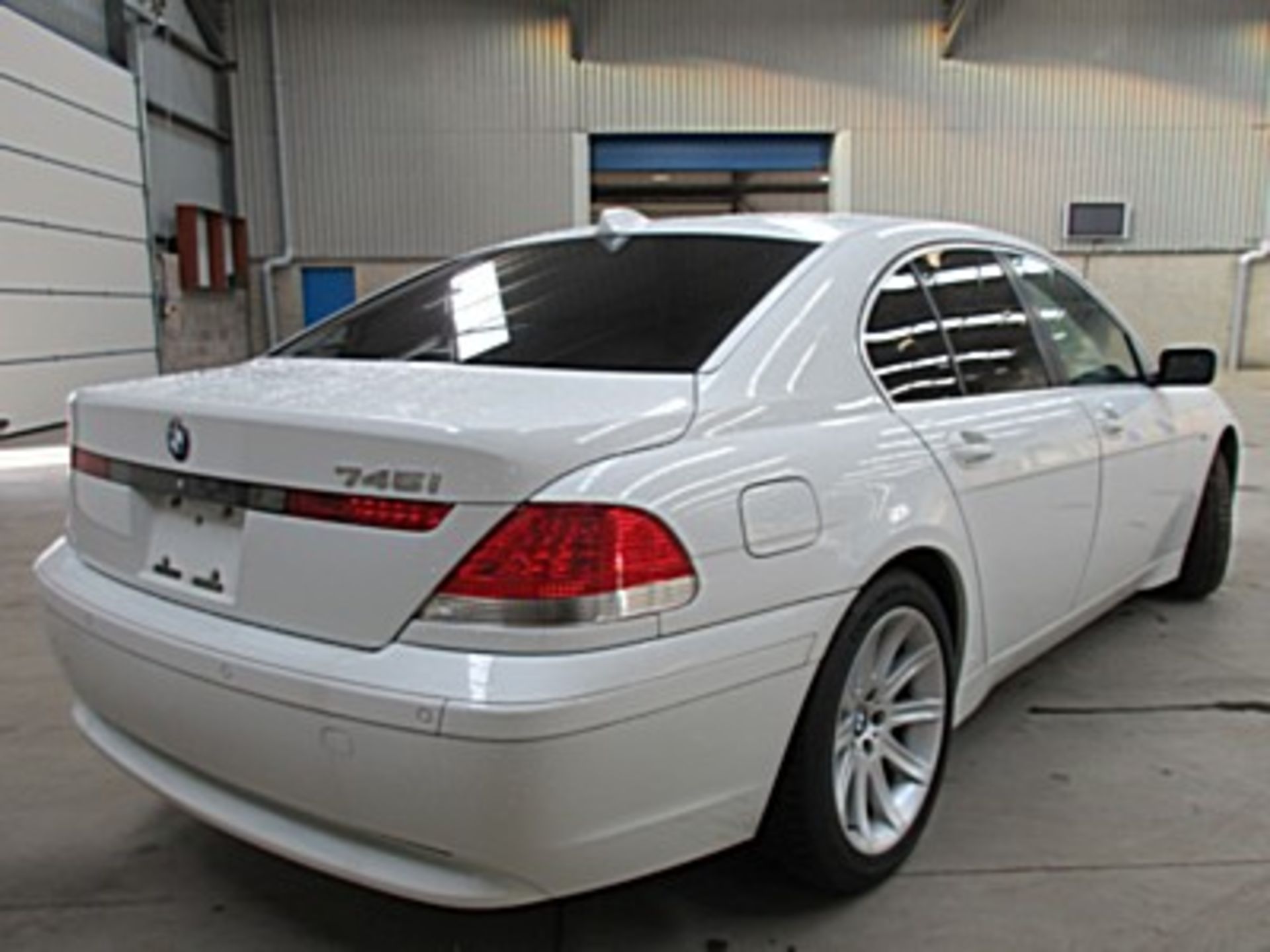 BMW 745i AUTO - 4400cc - Image 8 of 12