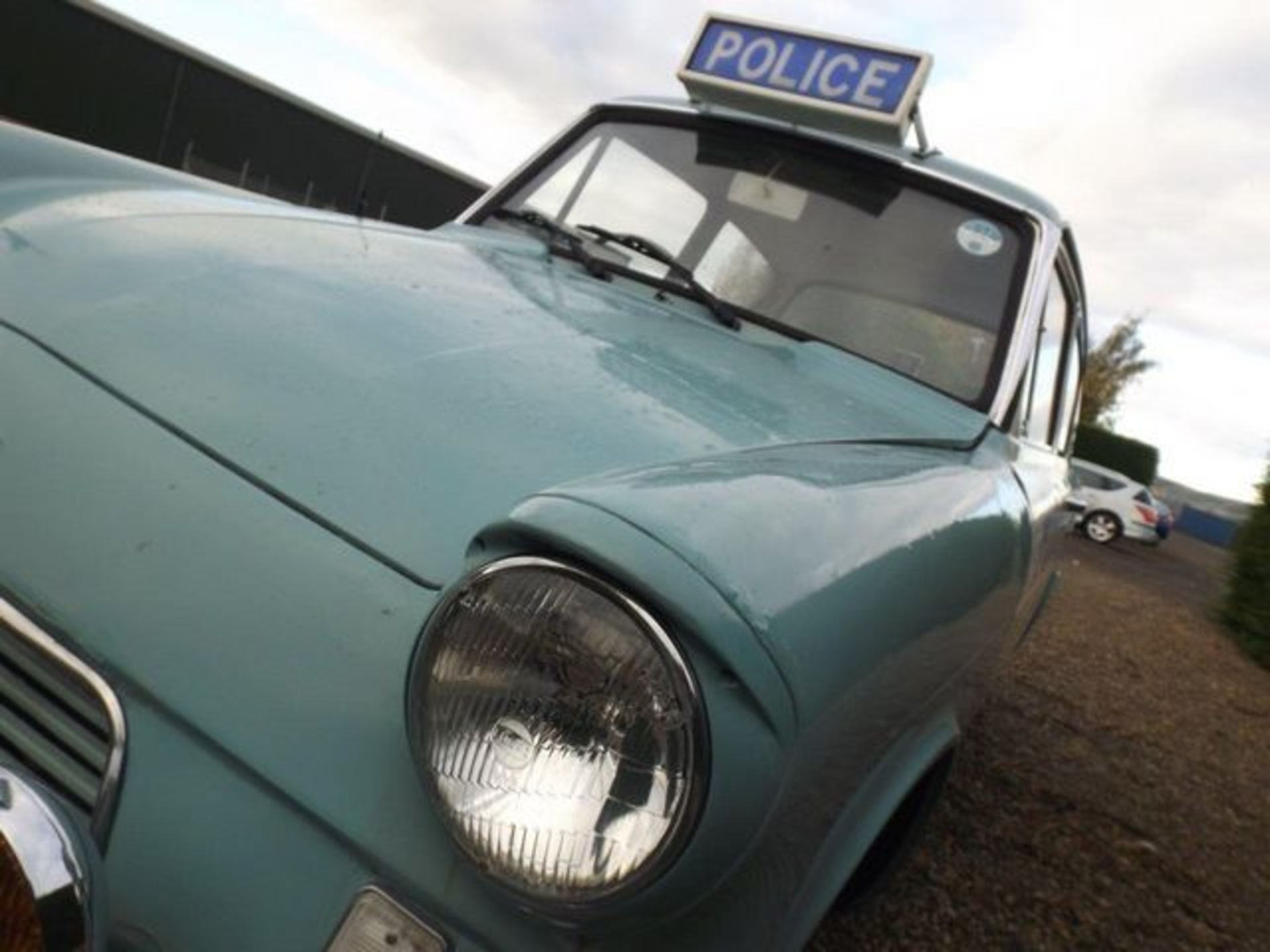 FORD ANGLIA DELUXE - Image 4 of 19