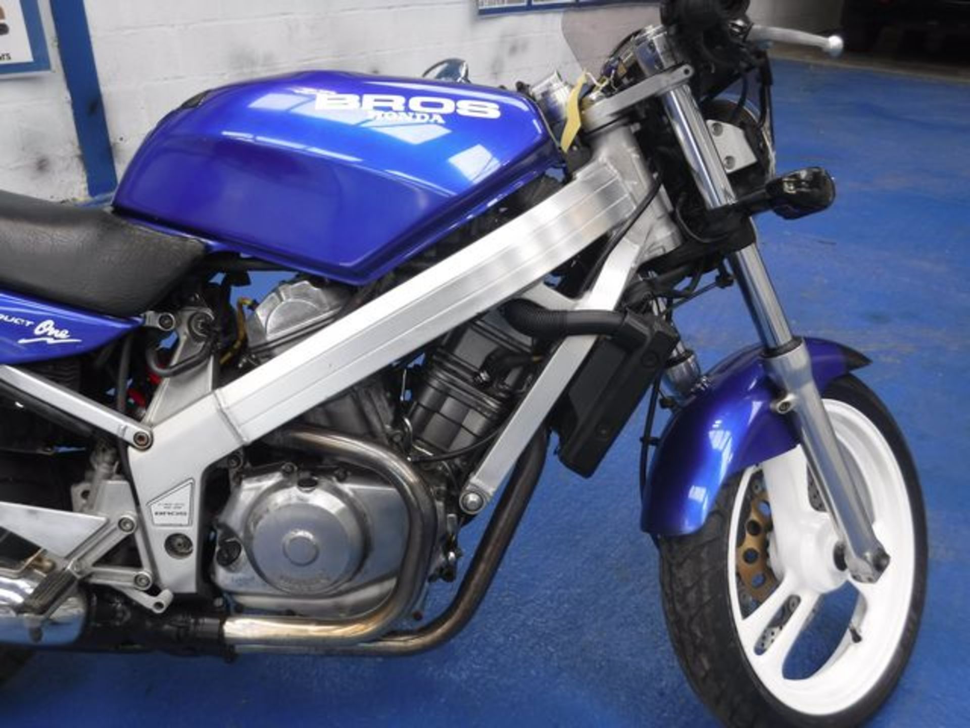 HONDA BROS - 400cc - Image 6 of 15