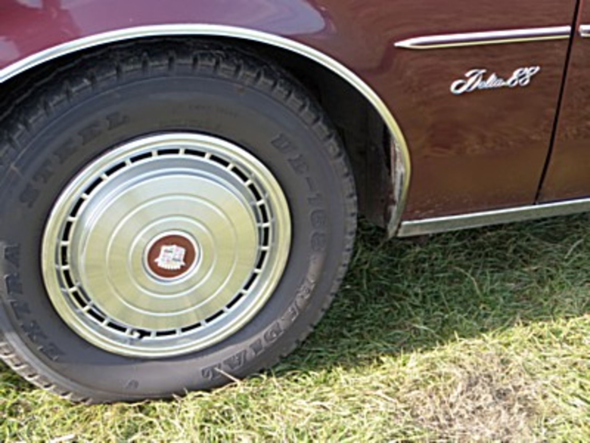 OLDSMOBILE DELTA 88 ROYALE BROUGHAM V8 - 5702cc - Image 5 of 13