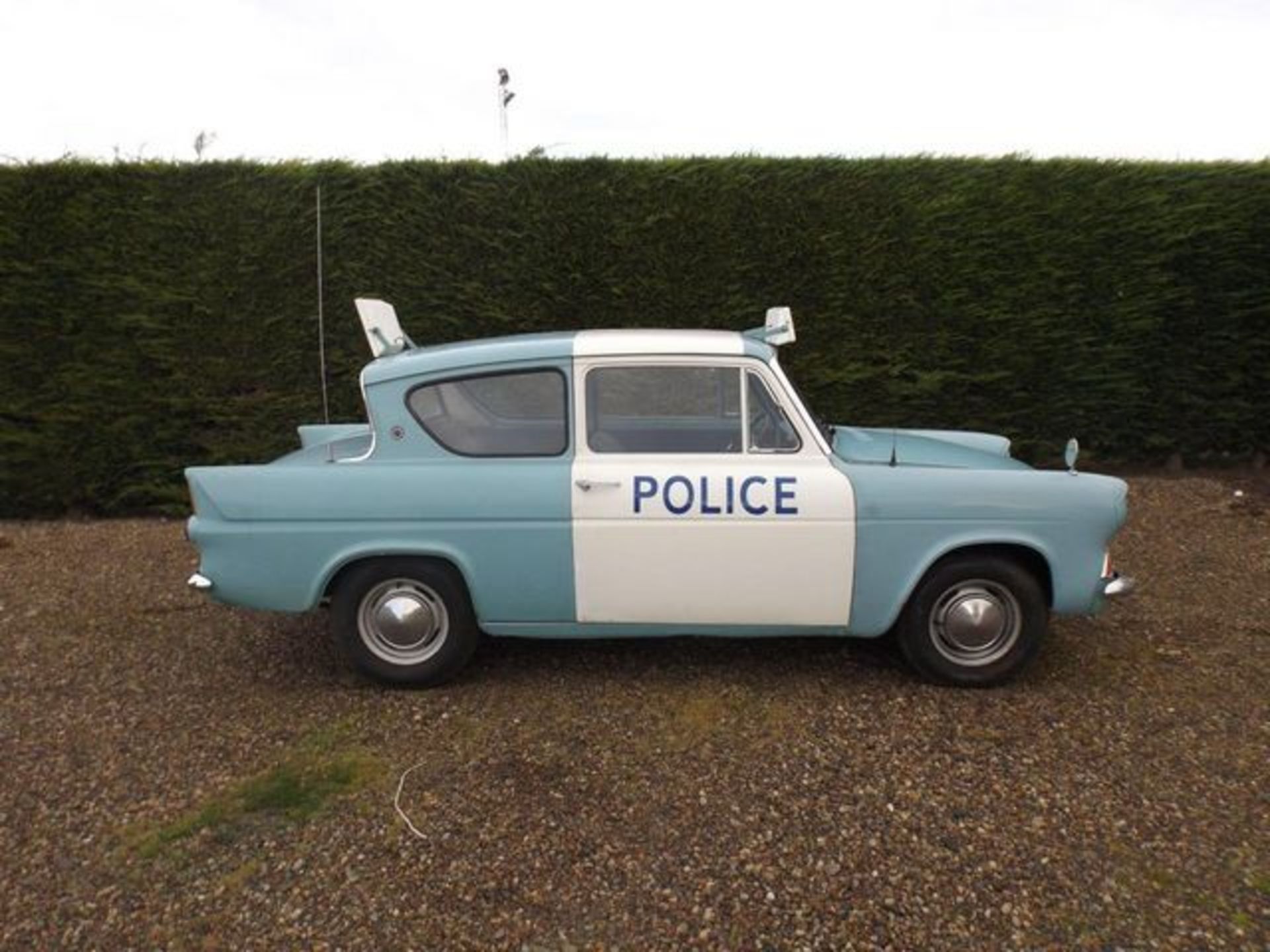 FORD ANGLIA DELUXE - Image 16 of 19