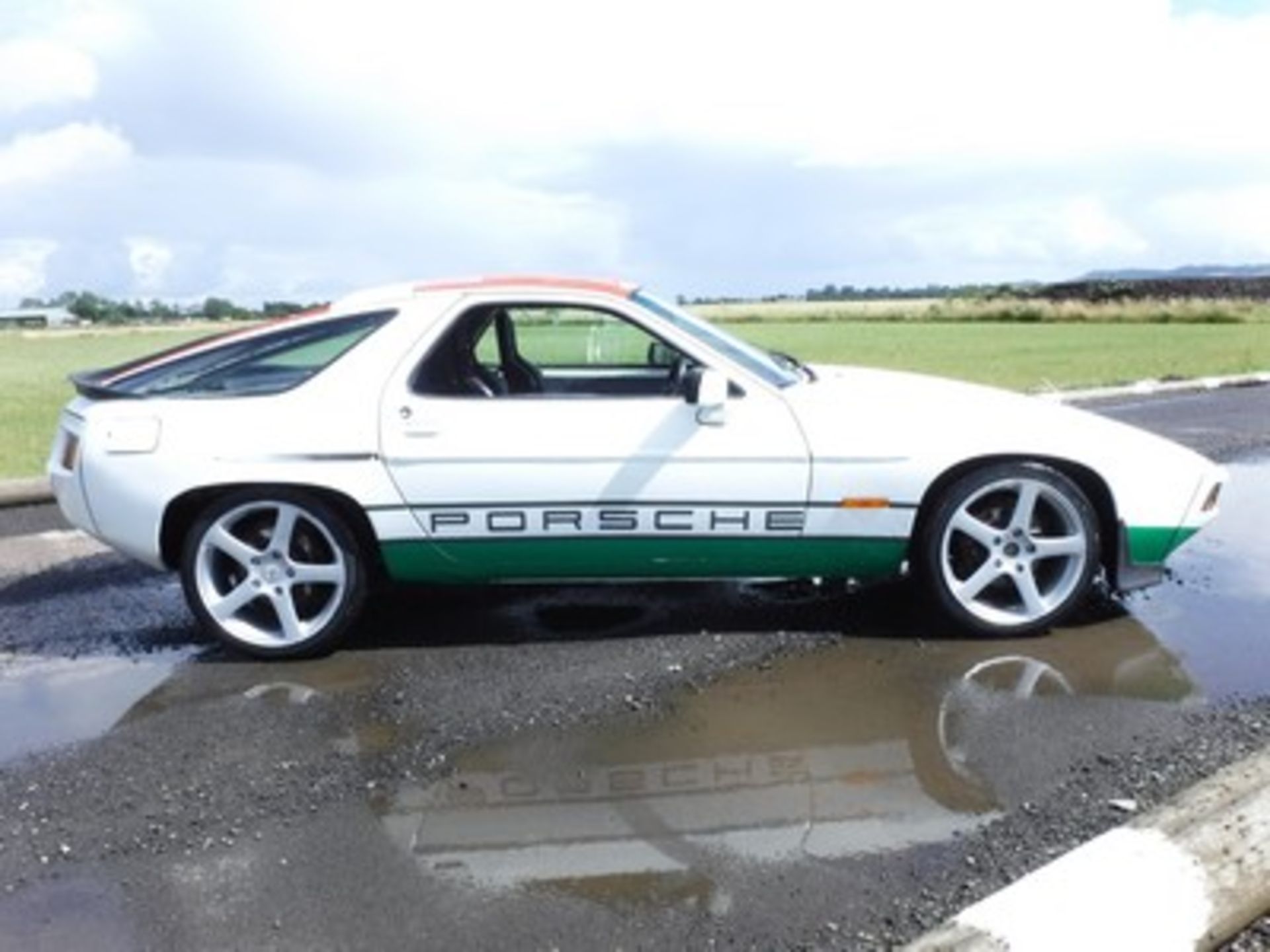 PORSCHE 928 S AUTO - 4664cc - Image 6 of 12