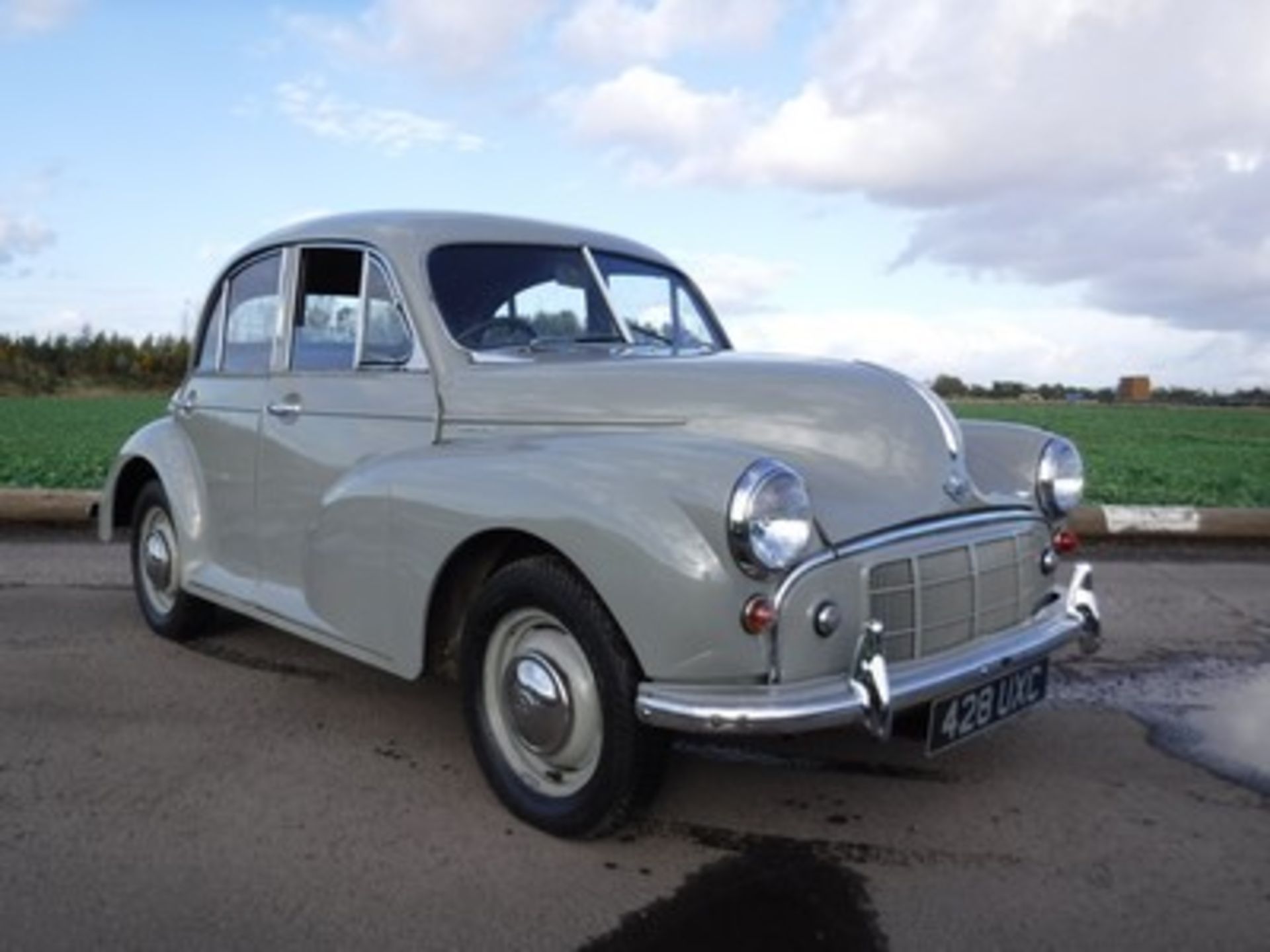 MORRIS MINOR - Image 2 of 36