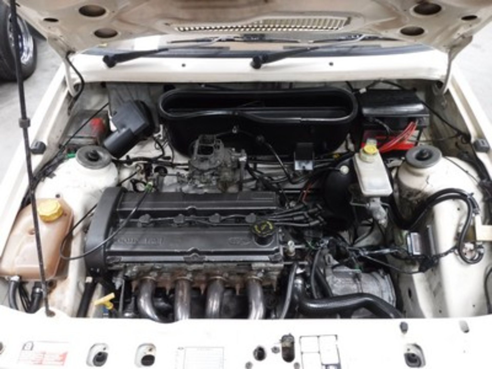 FORD ORION LX - 1596cc - Image 12 of 32