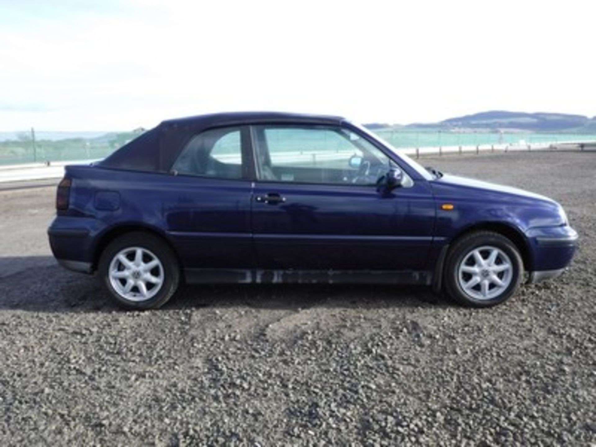 VOLKSWAGEN GOLF CABRIOLET SE - 1595cc - Image 19 of 30