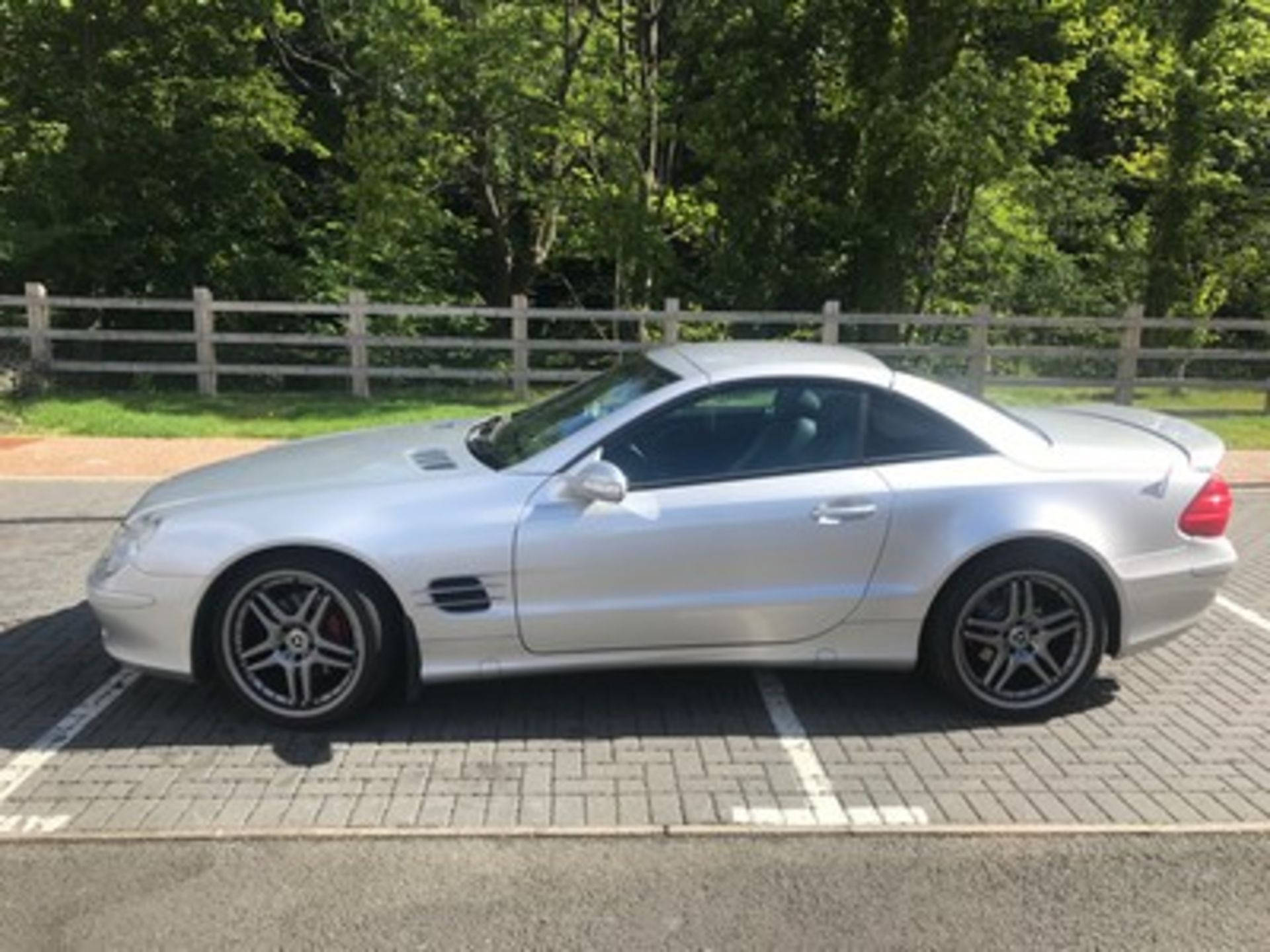 MERCEDES SL 350 AUTO - 3724cc - Image 11 of 22