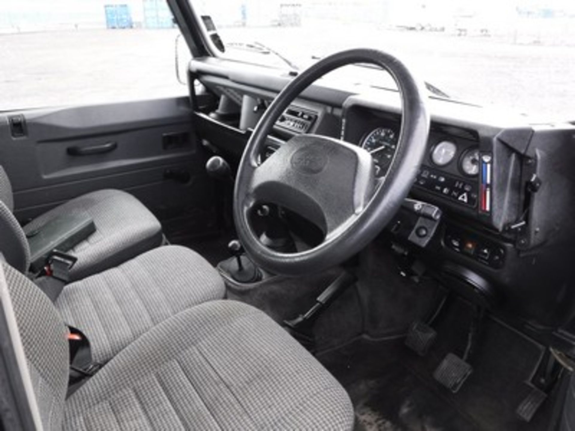 LAND ROVER 90 DEFENDER COUNTY SW TDI - 2495cc - Image 9 of 16