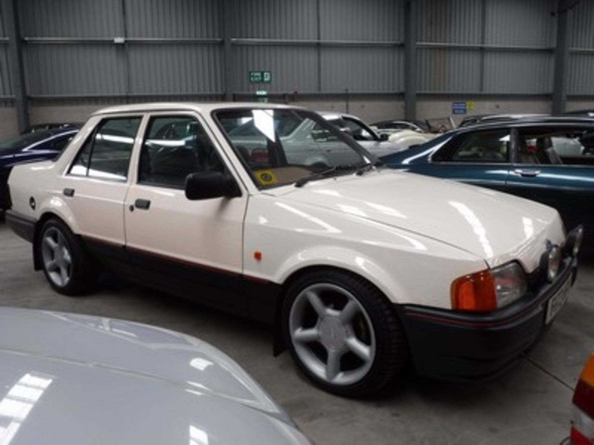 FORD ORION LX - 1596cc - Image 18 of 32