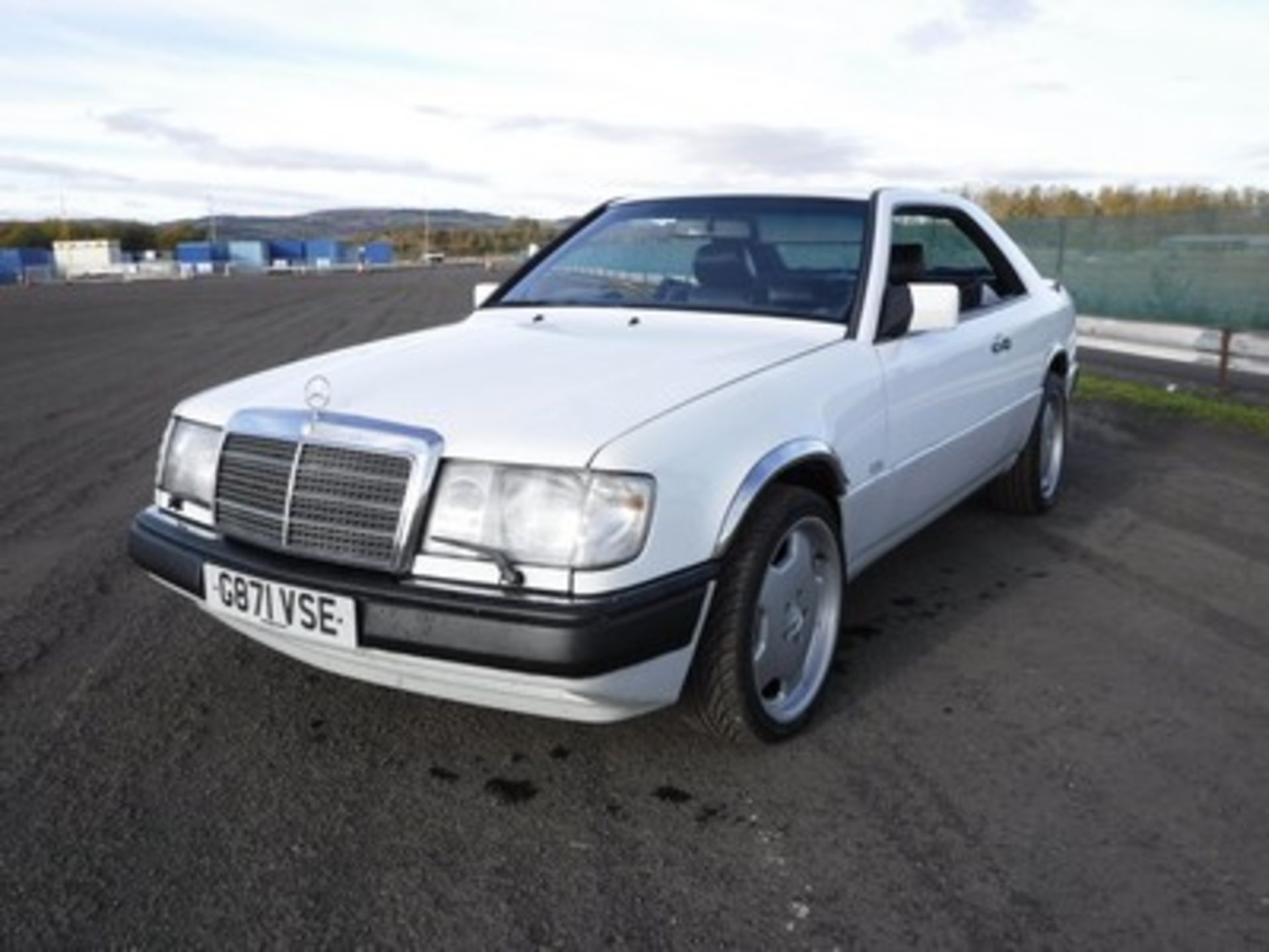 MERCEDES 300CE-24 AUTO - 2962cc - Image 2 of 40