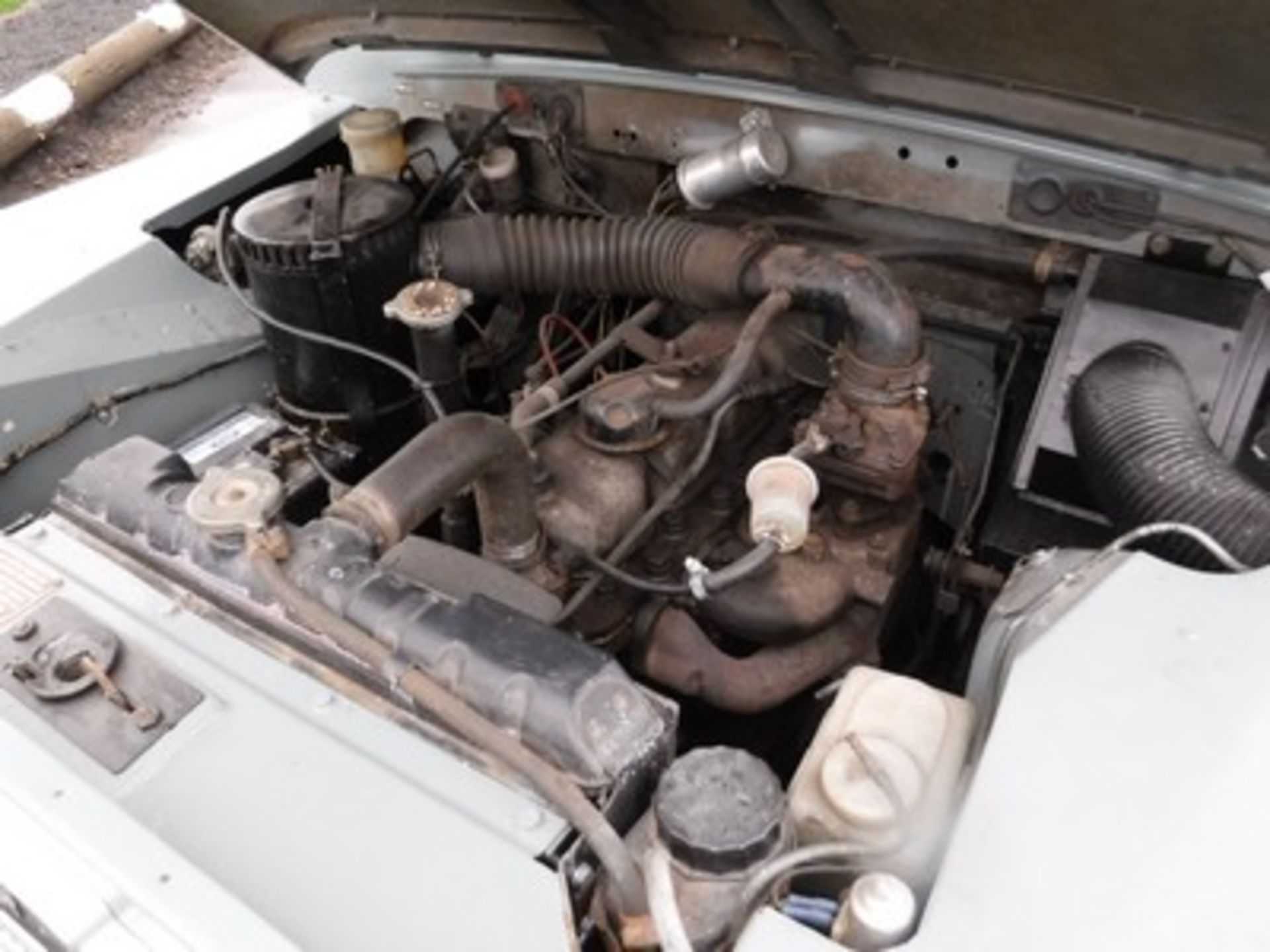 LAND ROVER 88" - 4 CYL - 2286cc - Image 10 of 26