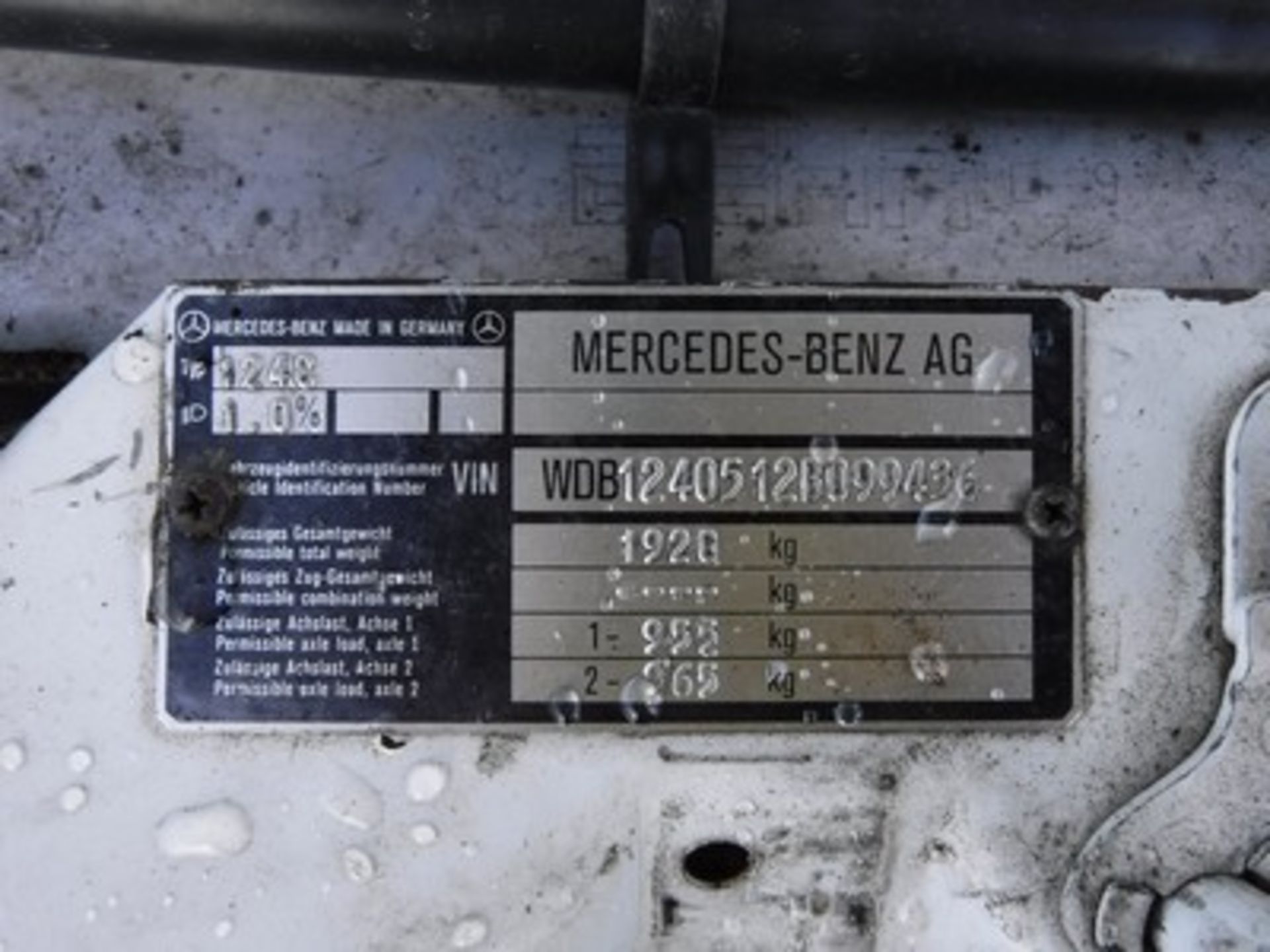 MERCEDES 300CE-24 AUTO - 2962cc - Image 25 of 40