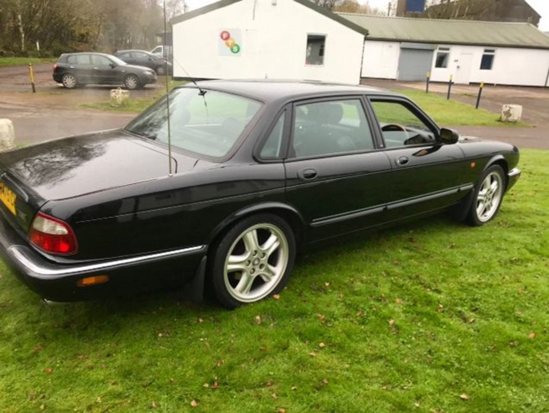 JAGUAR XJR V8 AUTO - 3996cc - Image 12 of 28