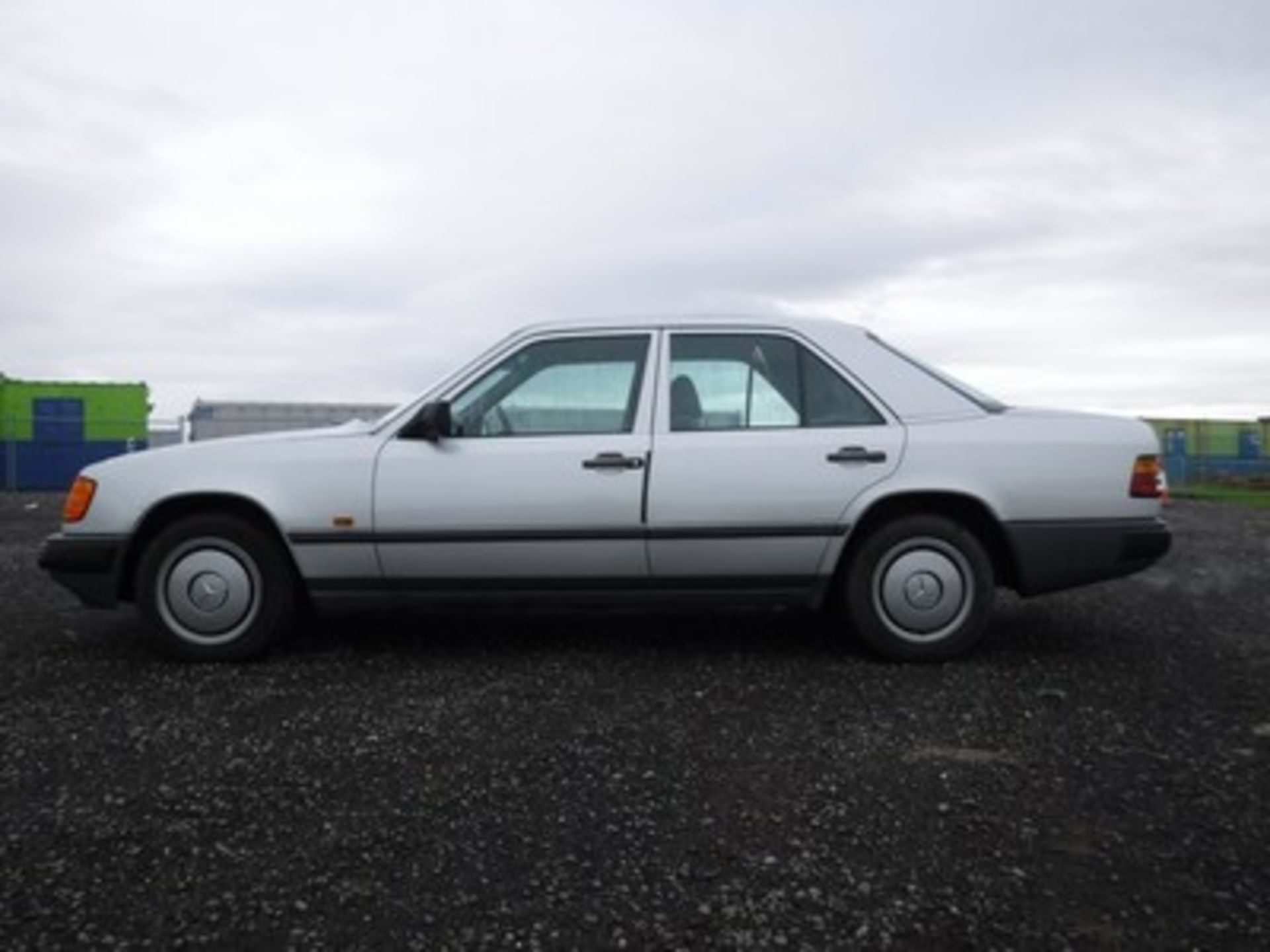 MERCEDES 230 E - 2299cc - Image 25 of 34