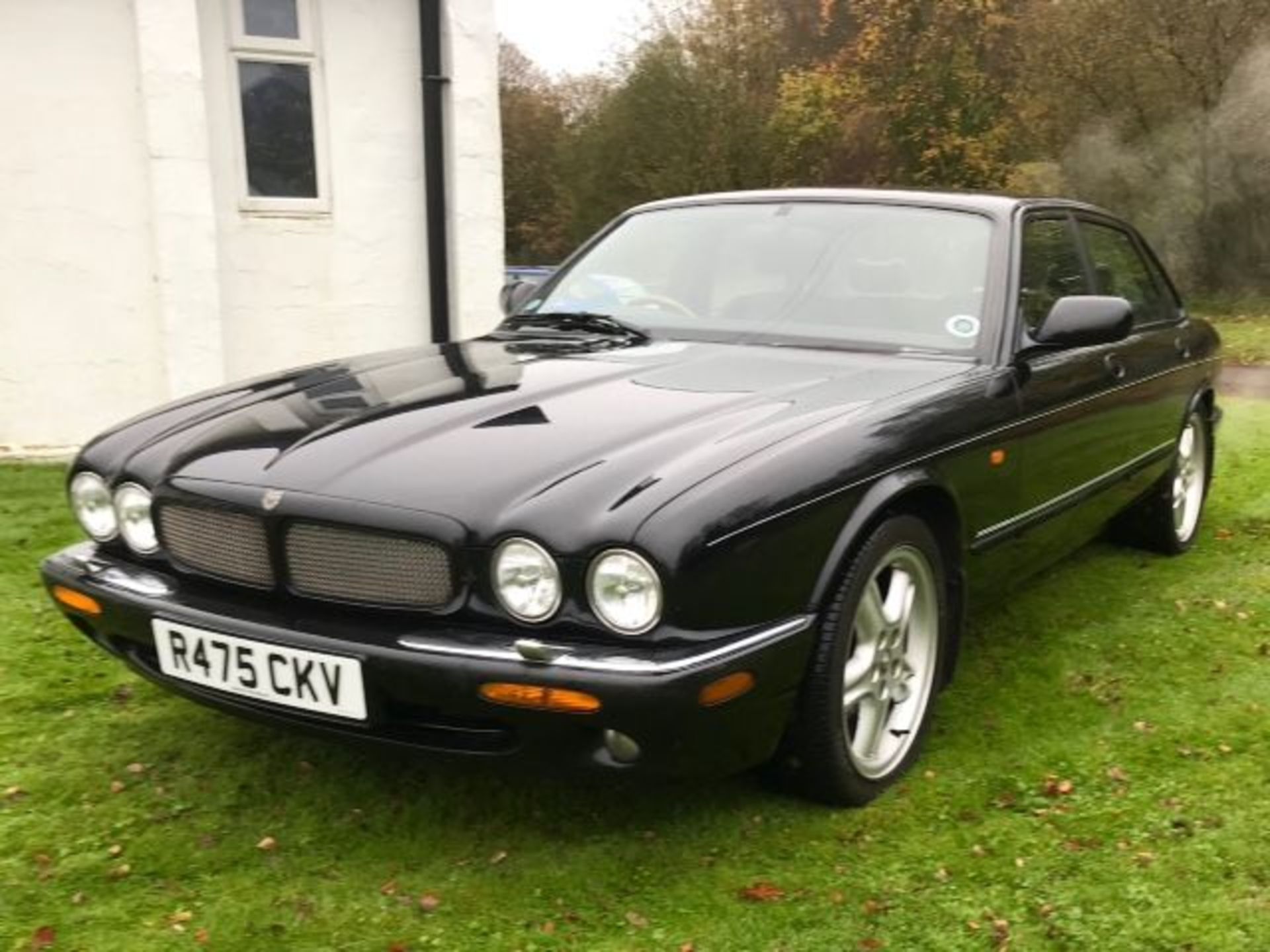 JAGUAR XJR V8 AUTO - 3996cc - Image 3 of 28