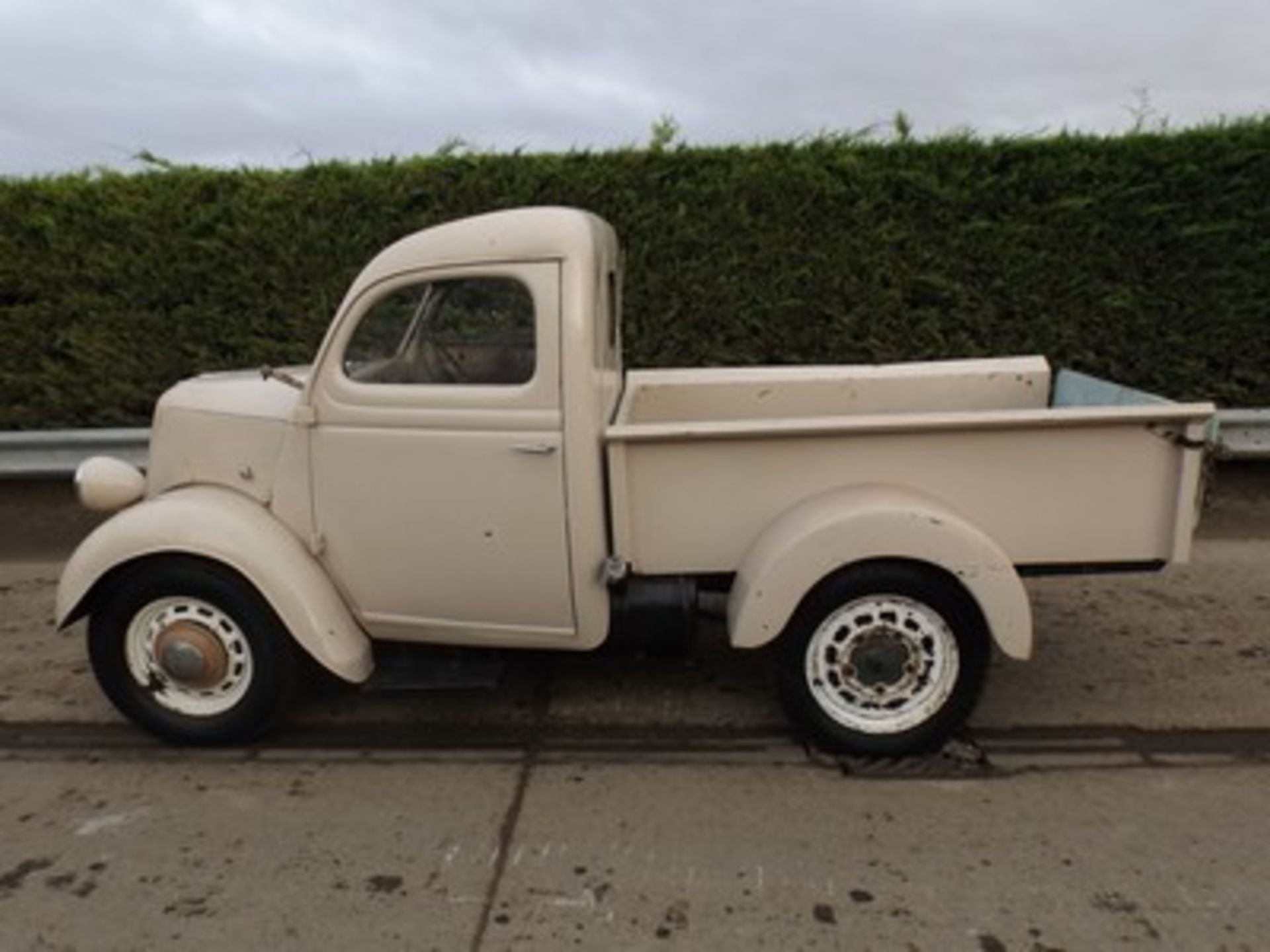 FORDSON E83W 10HP PICK UP - Image 8 of 18