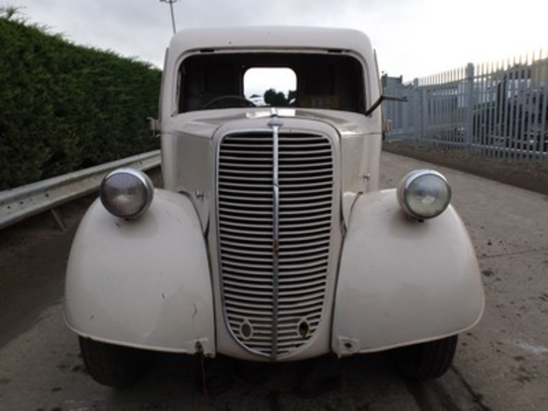 FORDSON E83W 10HP PICK UP - Image 5 of 18