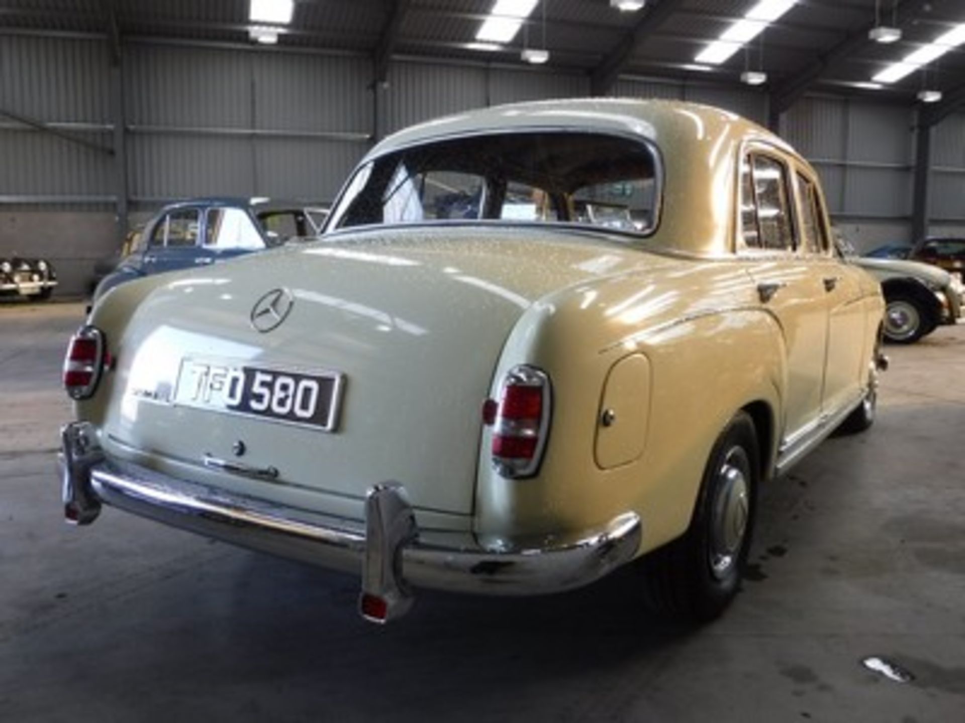 MERCEDES 220S - 2200cc - Image 4 of 24