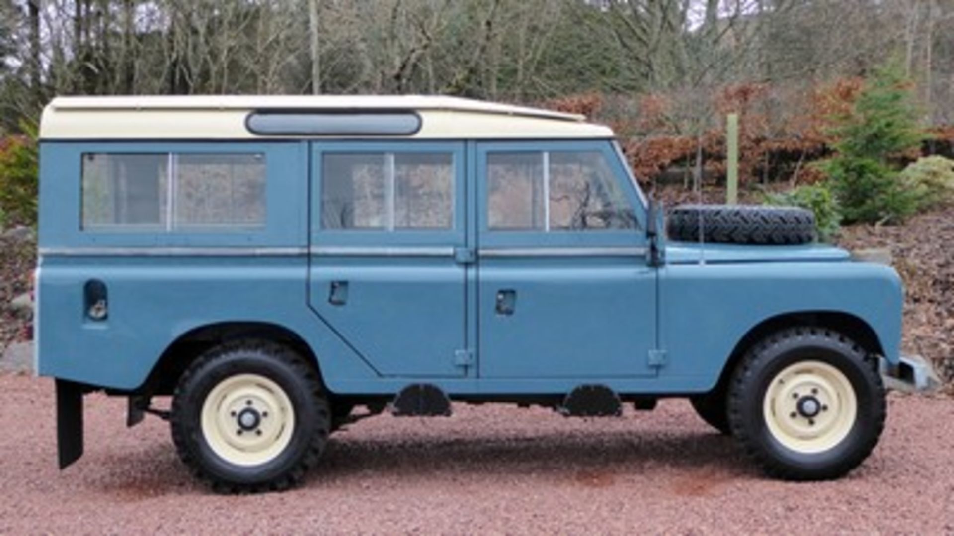 LAND ROVER 109" - 4 CYL - 2286cc