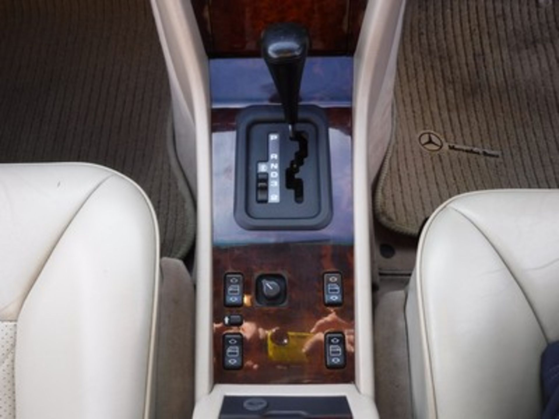 MERCEDES E220 AUTO - 2199cc - Image 16 of 24