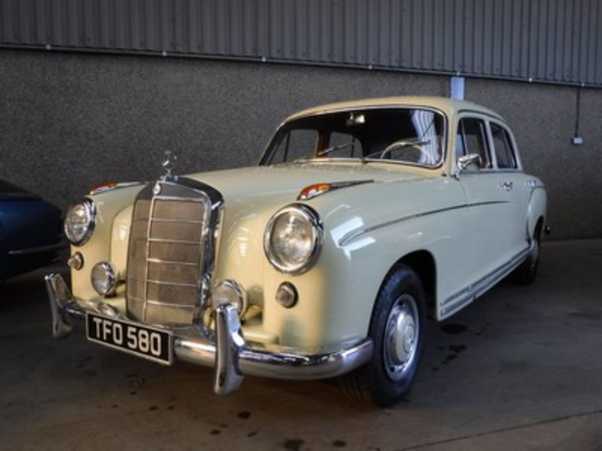 MERCEDES 220S - 2200cc - Image 2 of 24