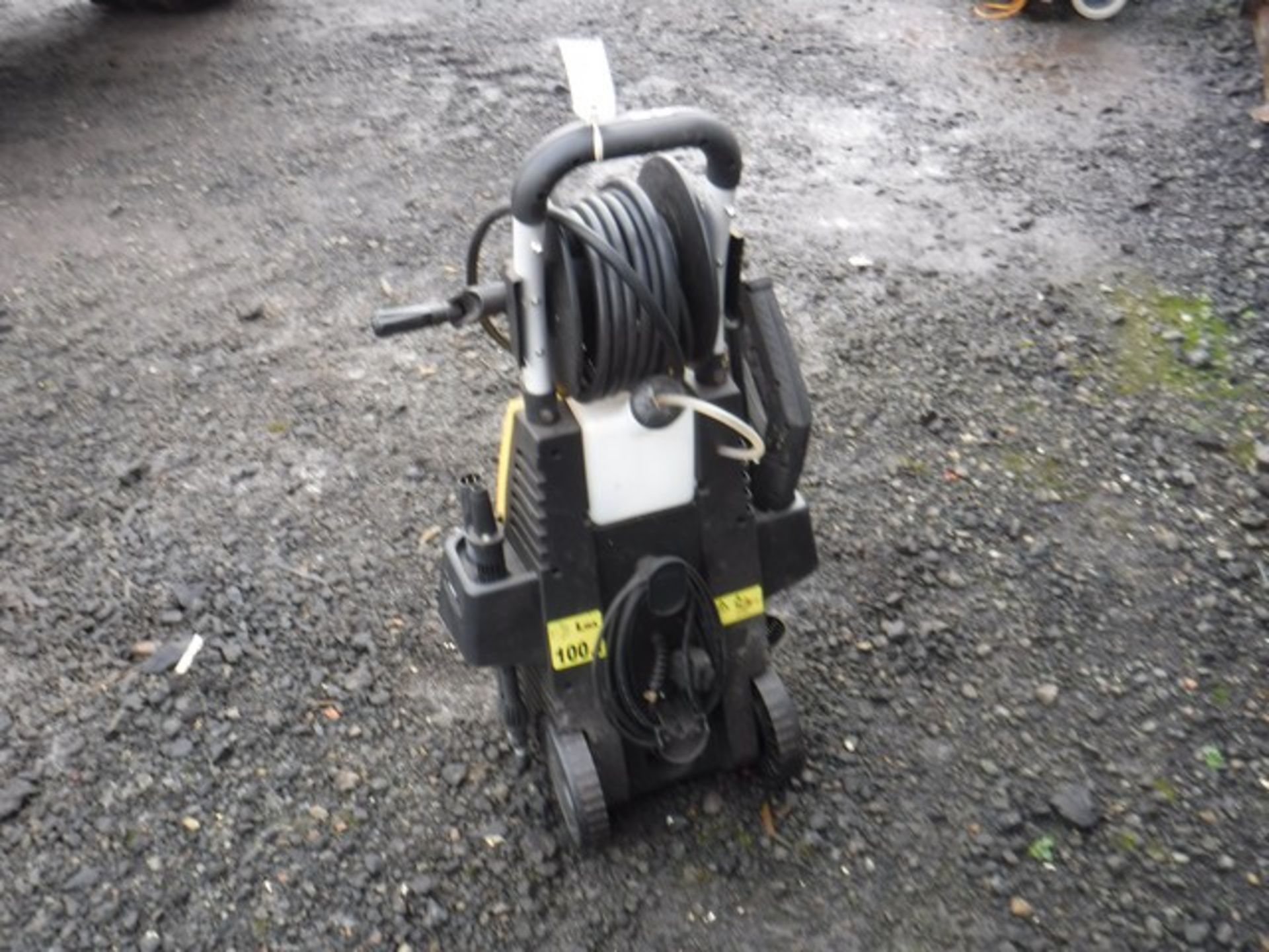 WOLF ELECTRIC PRESSURE WASHER FOR SPARES OR REPAIR - Image 2 of 3