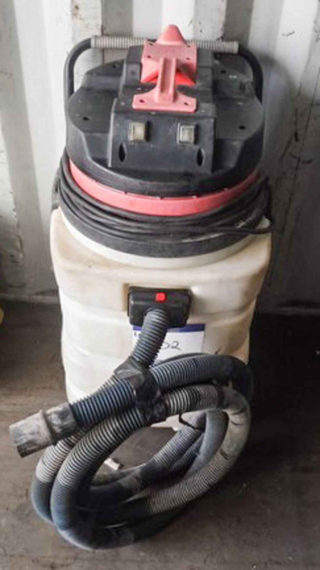 INDUSTRIAL WET & DRY VACUUM WITH TWIN MOTORS