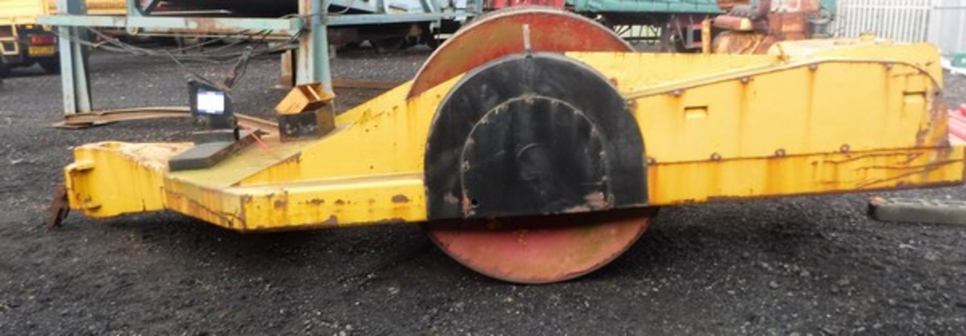 COMPACTOR ROLLER HEAVY TOWABLE WITH ENGINE ONREAR, S/N - 72161618B - Image 2 of 6