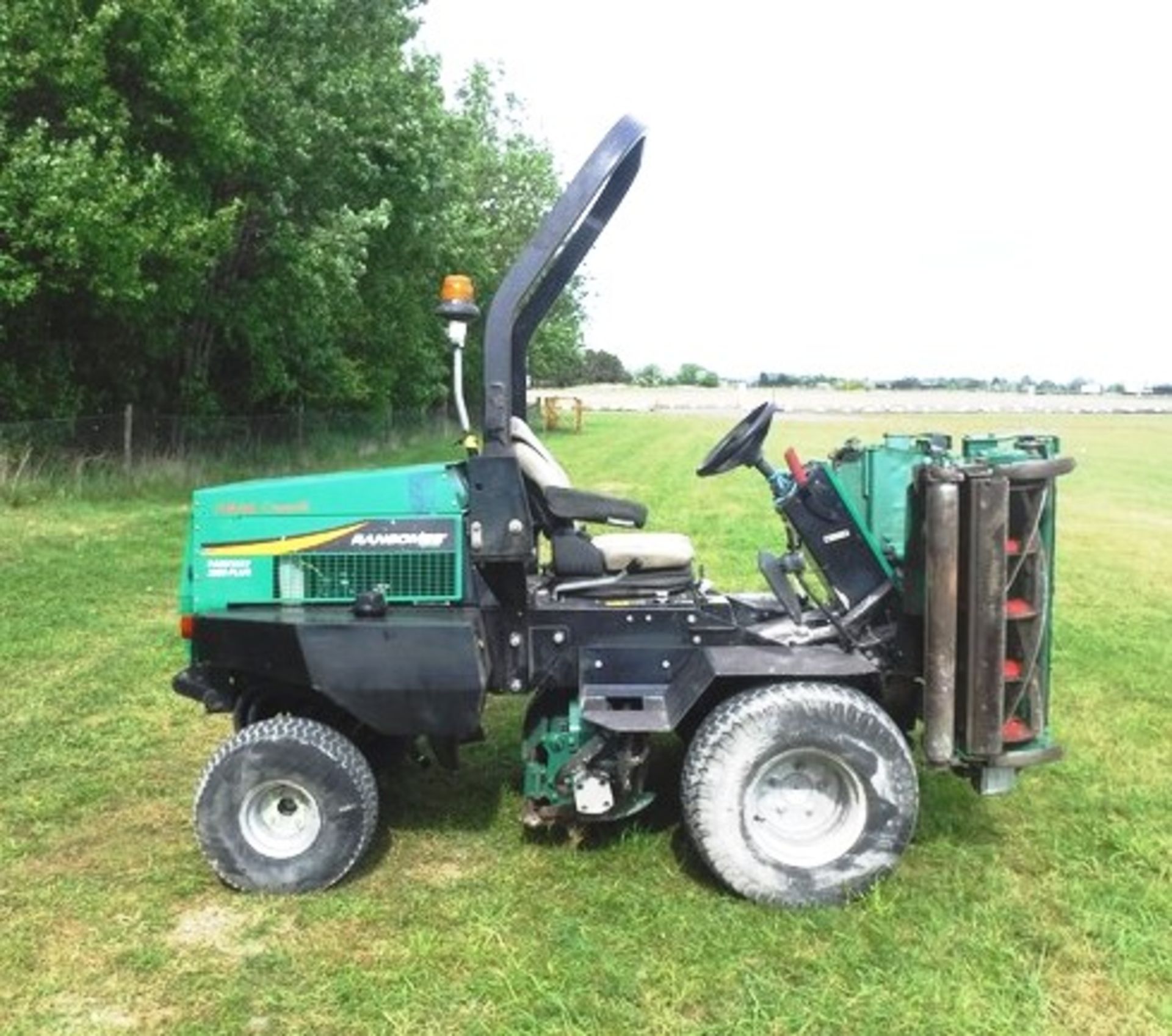 2009 RANSOME PARKWAY 2250 PLUS MOWER. REG NO SF58 OUA. 2714 HRS - Image 14 of 19