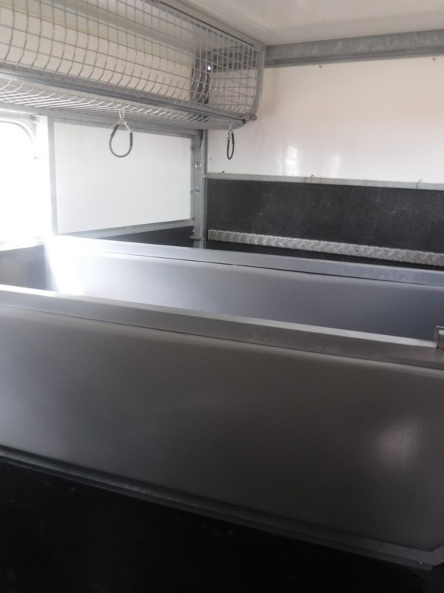 TITAN GLACIER 2 HORSE TRAILER WITH LIVING ACCOMODATION FOR 3, WILL CARRY 2 X 15.2HH & 1 X 12HH OR 2 - Image 13 of 15