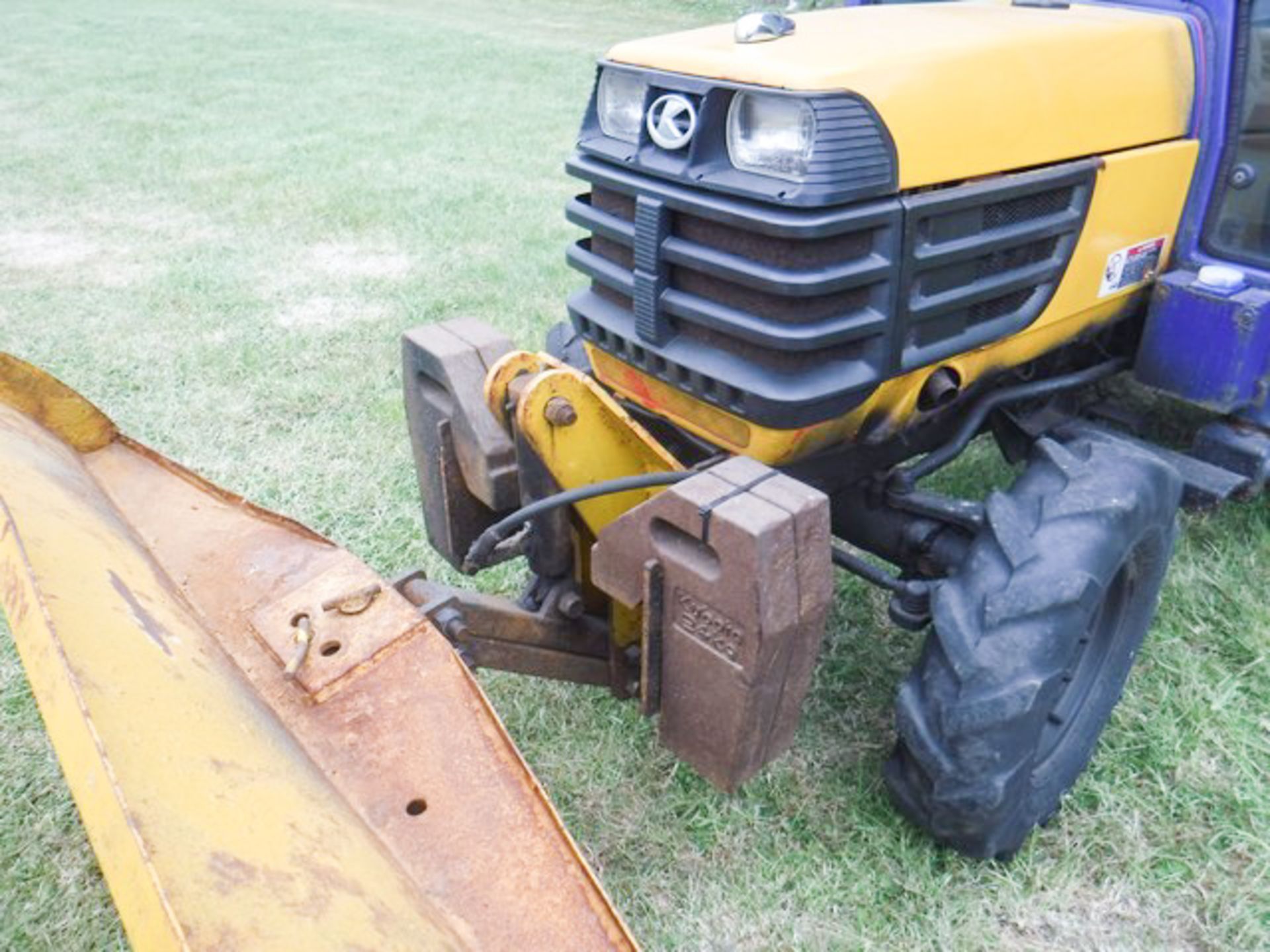 2006 KUBOTA B2400, S/N D31801, REG - SP56DHG, 715HRS (NOT VERIFIED), COMPACT TRACTOR WITH SNOW PLOUG - Image 10 of 17