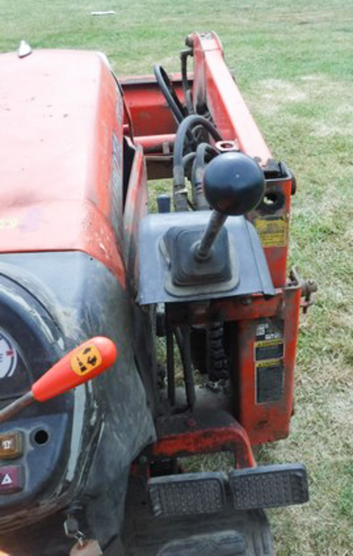 2010 KUBOTA B3030, REG - SN60DFL, 1900HRS (NOT VERIFIED), 2 BUCKETS, C/W KUBOTA LA403EC FRONT LOADER - Image 20 of 21