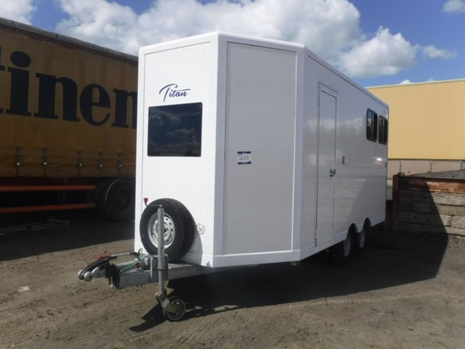 TITAN GLACIER 2 HORSE TRAILER WITH LIVING ACCOMODATION FOR 3, WILL CARRY 2 X 15.2HH & 1 X 12HH OR 2