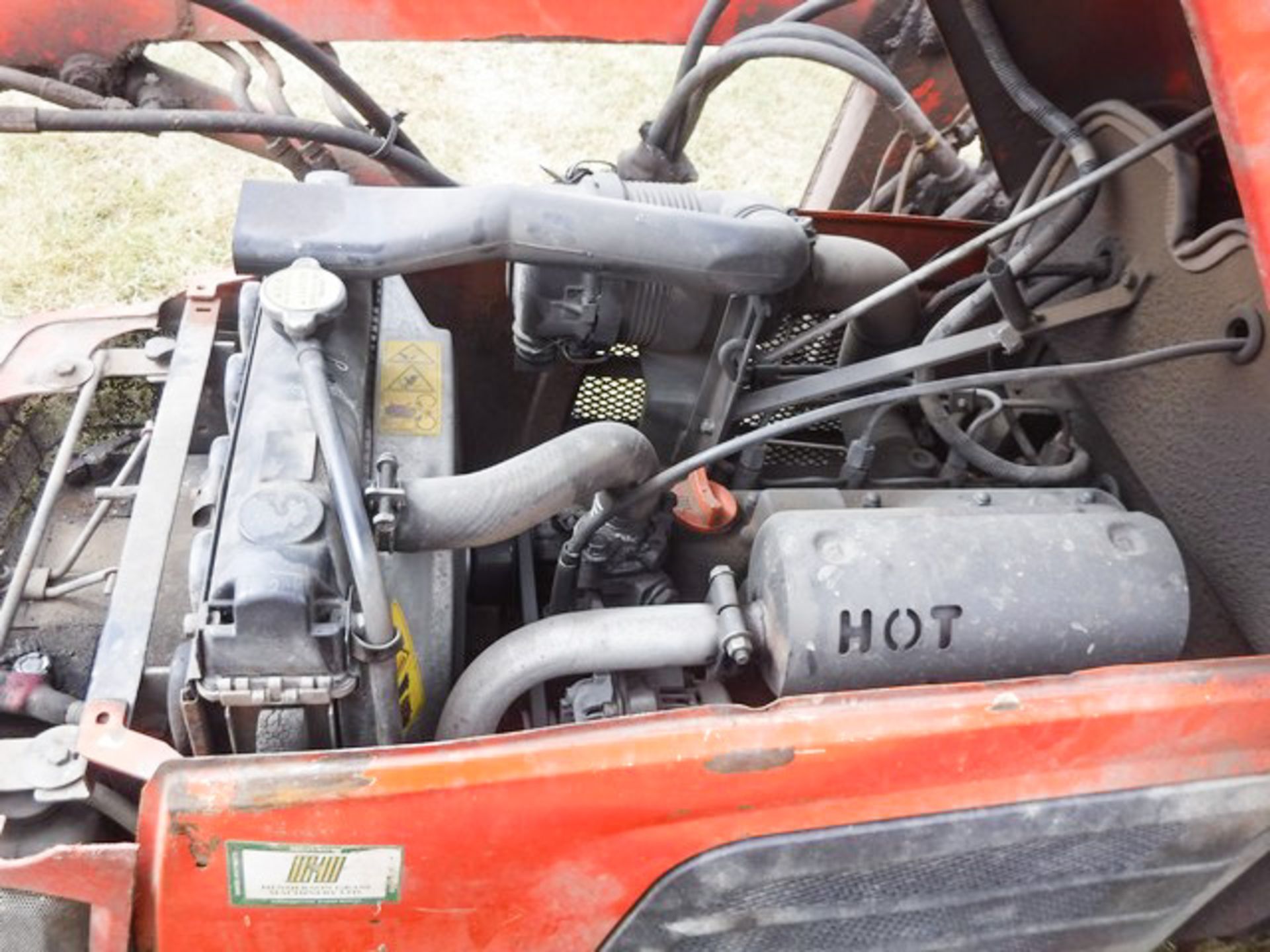 2010 KUBOTA B3030, REG - SN60DFL, 1900HRS (NOT VERIFIED), 2 BUCKETS, C/W KUBOTA LA403EC FRONT LOADER - Image 9 of 21