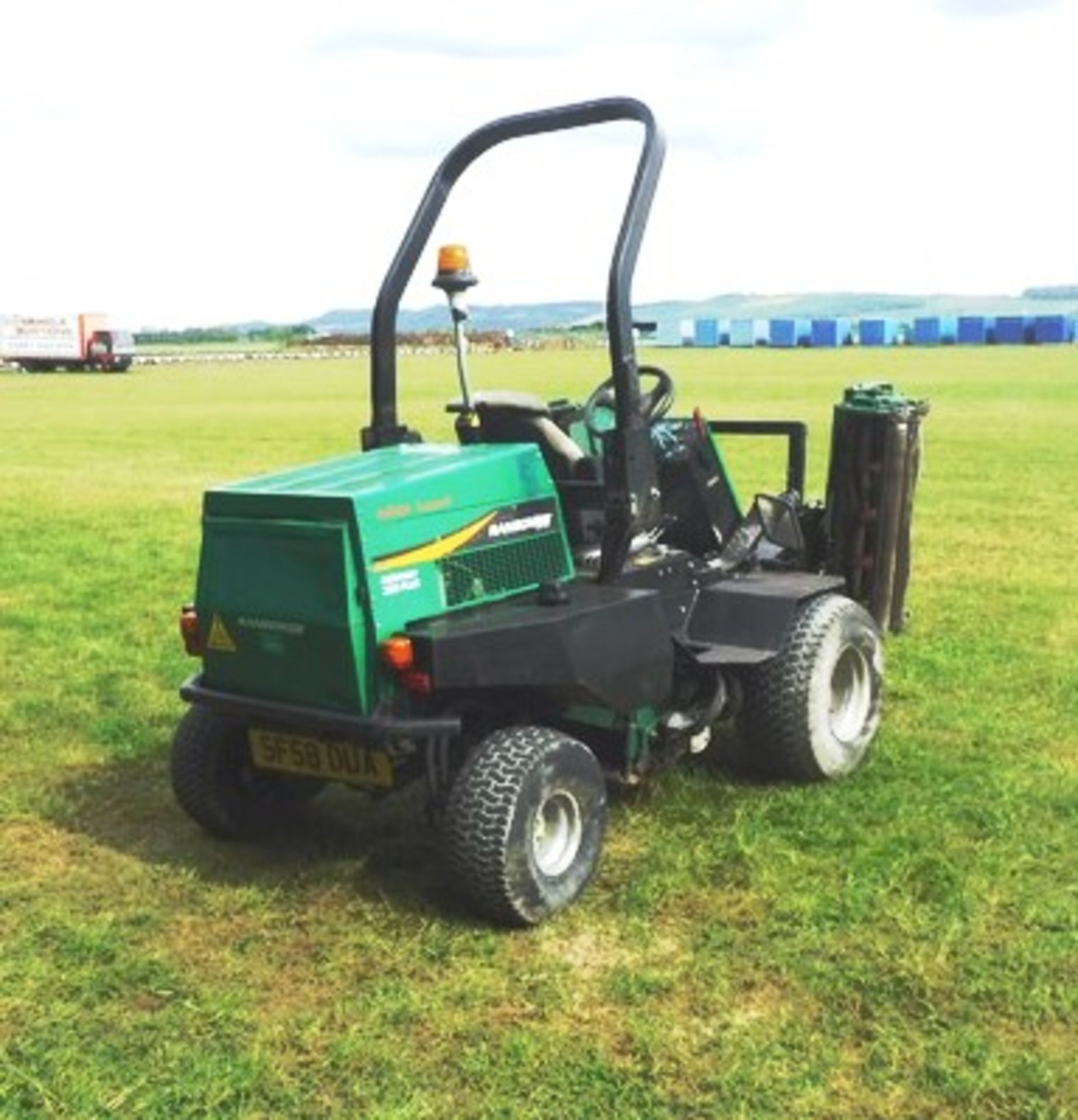 2009 RANSOME PARKWAY 2250 PLUS MOWER. REG NO SF58 OUA. 2714 HRS - Image 15 of 19