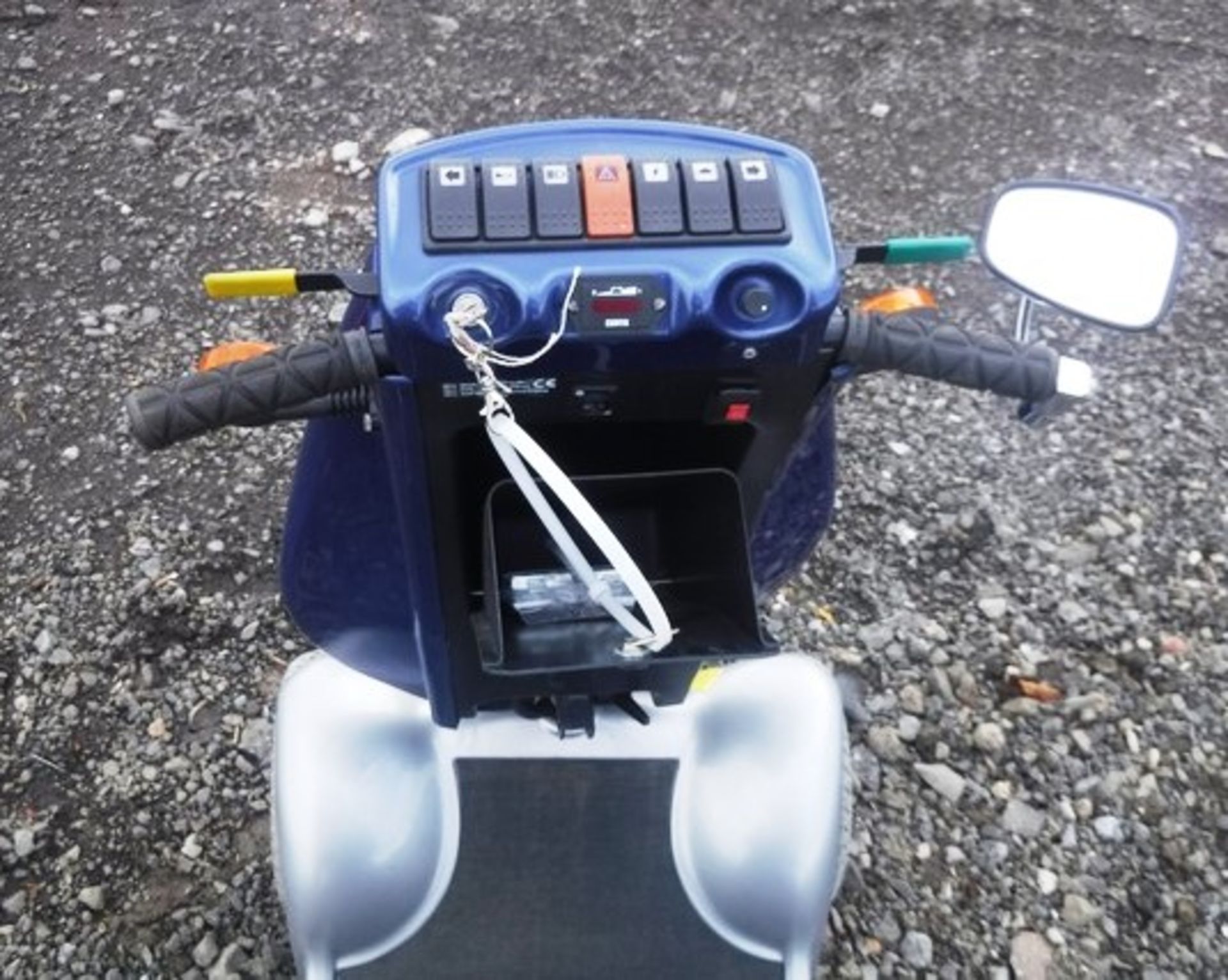 2000 MOBIILITY SCOOTER, WITH KEYS, NO CHARGER - Image 3 of 3