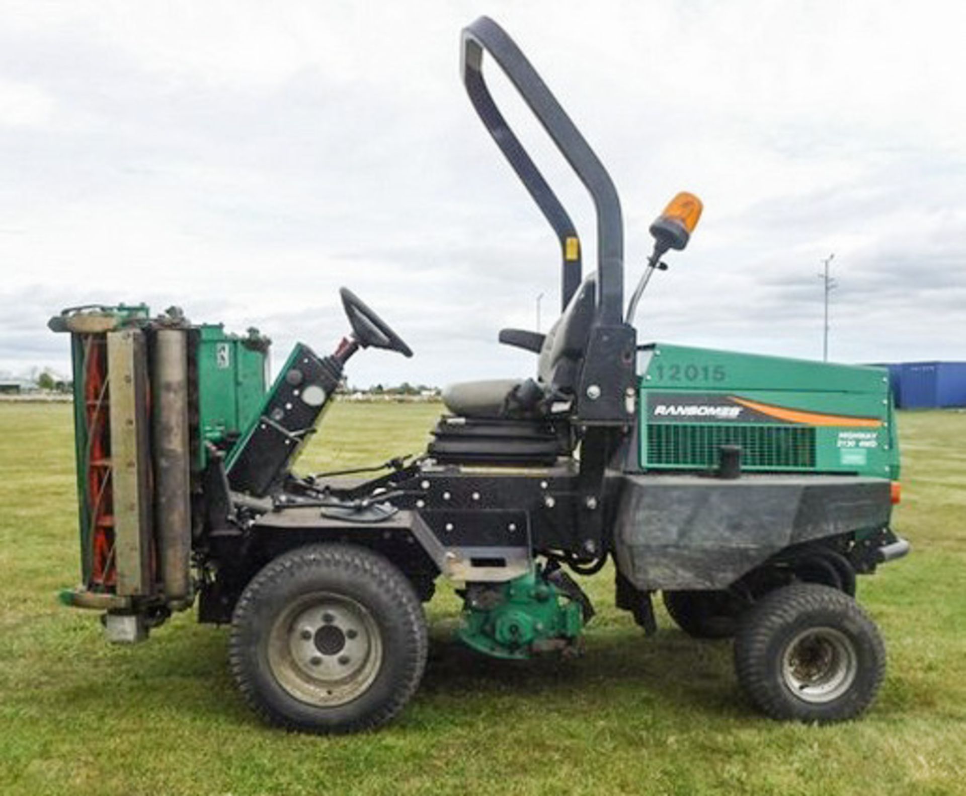 2009 RAMSOMES HIGHWAY 2130 4WD TRIPLE MOWER, REG - SF09LSV, CHASSIS - CU0000948, 2639HRS (NOT VERIFI - Image 4 of 21