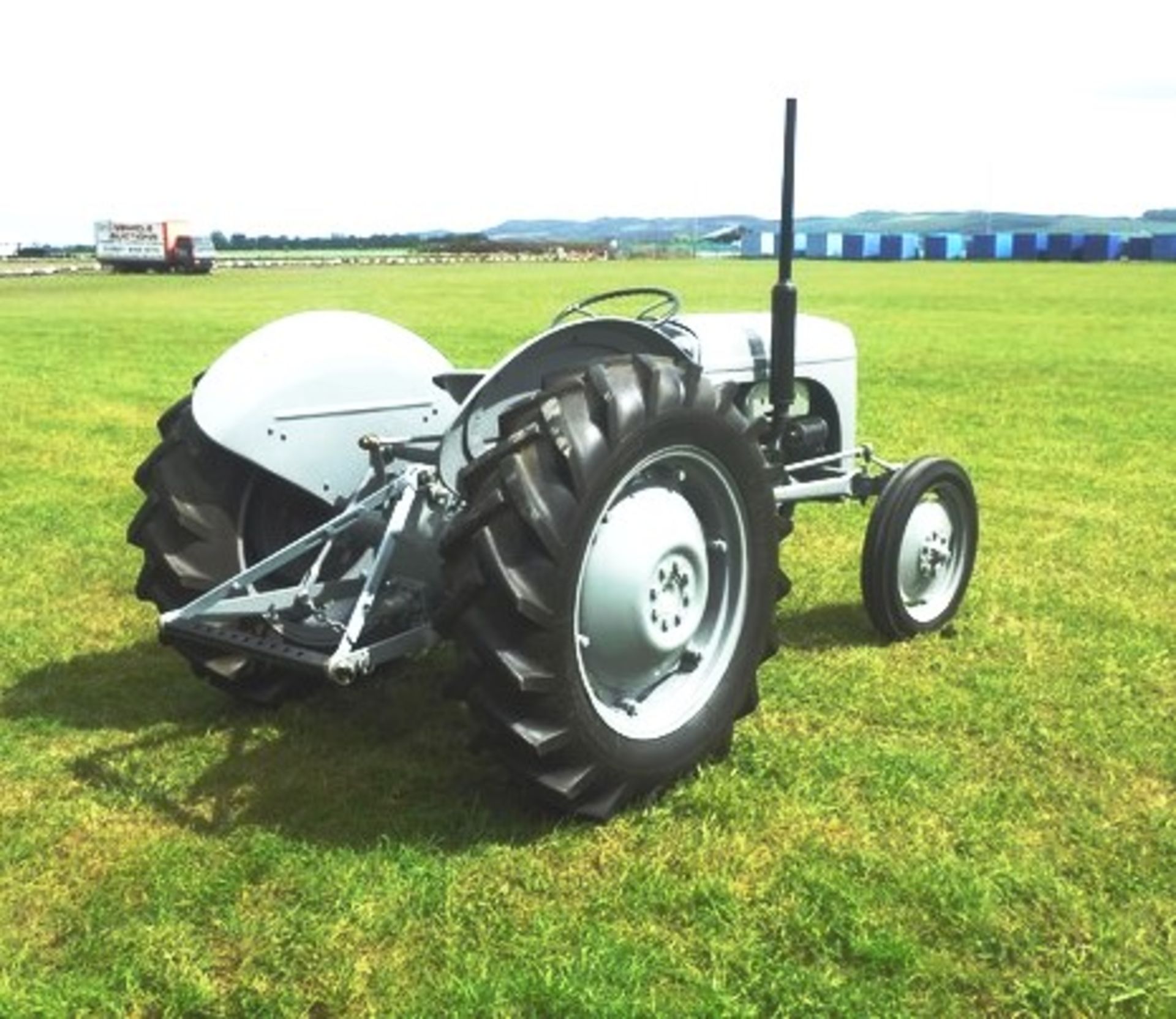 1951 MASSEY FERGUSON TED20 PETROL TRACTOR (GREY) MILEAGE NOT KNOWN - NO DIAL - Image 8 of 12