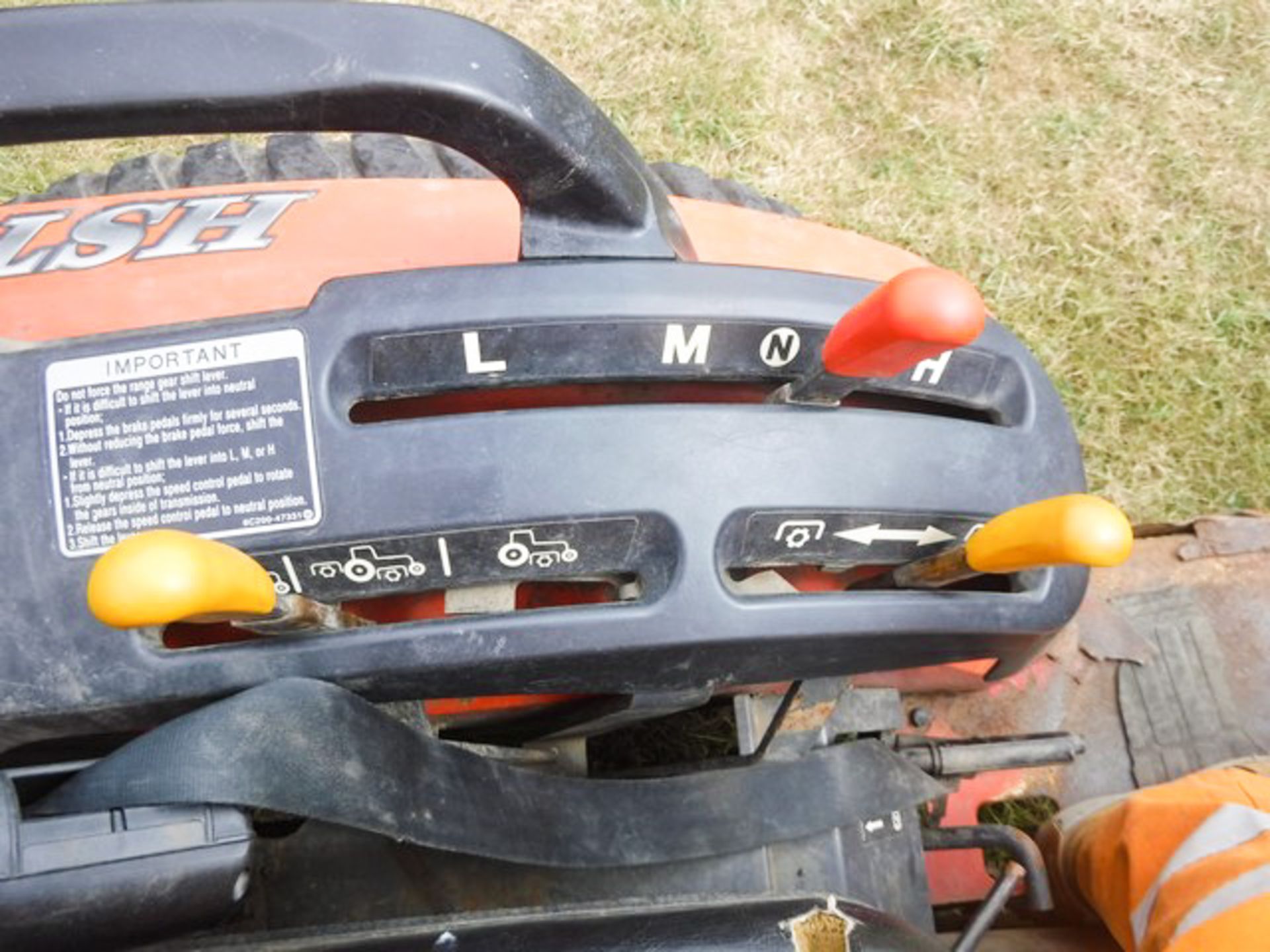 2010 KUBOTA B3030, REG - SN60DFL, 1900HRS (NOT VERIFIED), 2 BUCKETS, C/W KUBOTA LA403EC FRONT LOADER - Image 19 of 21